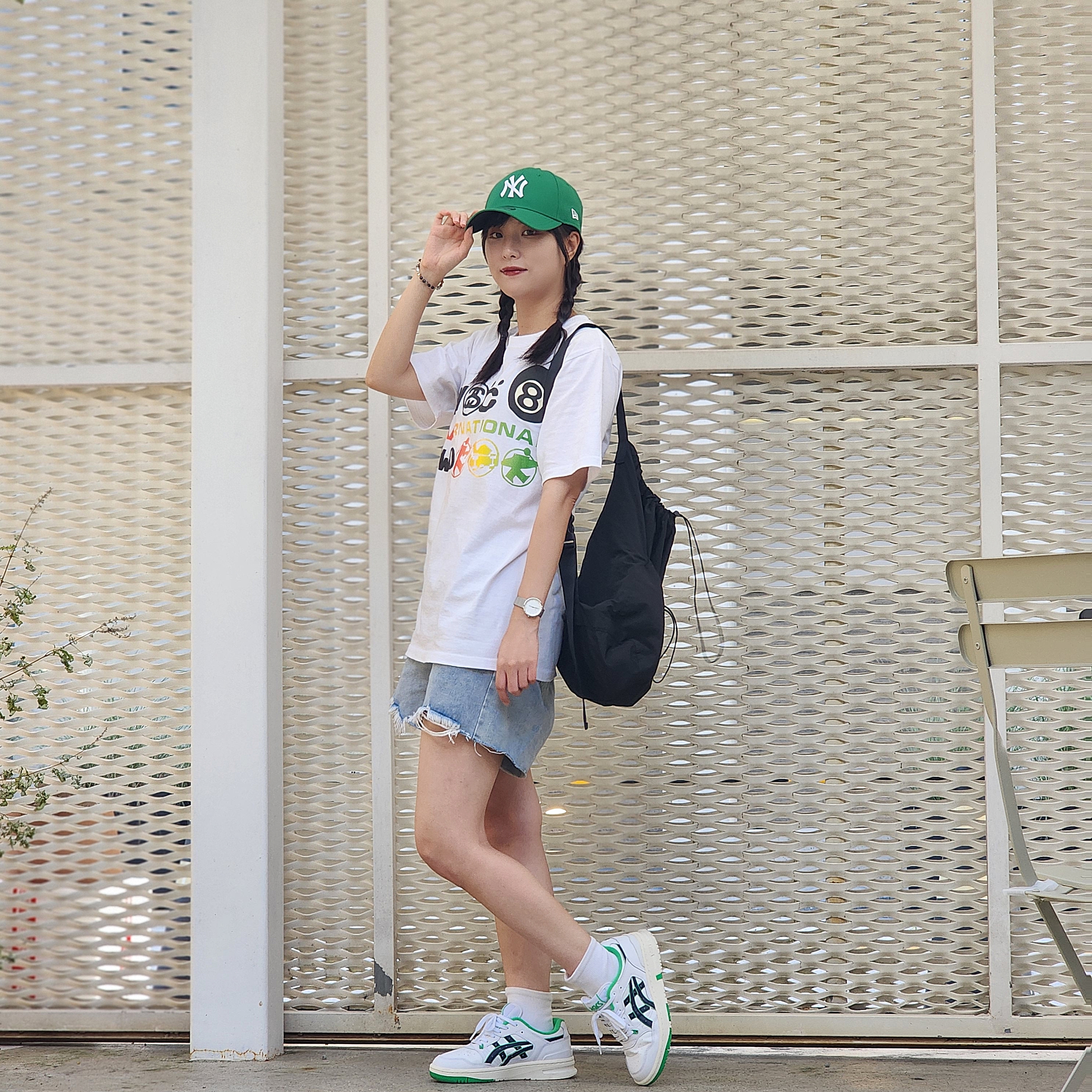 Asics EX89 White French Blue, Stussy x Cactus Plant Flea Market International T-Shirt White 착용 스타일 - 2