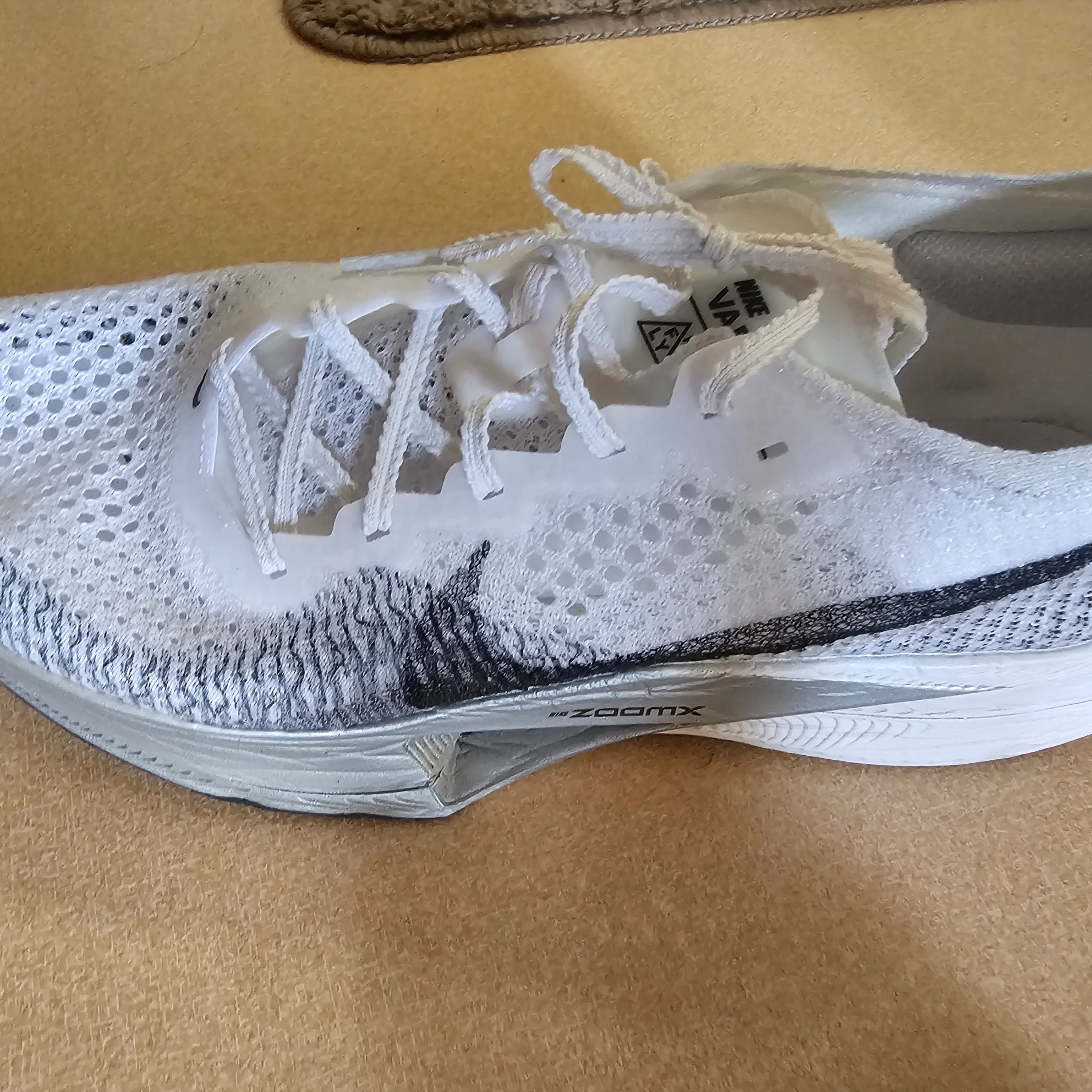 Nike ZoomX Vaporfly Next% 3 White Grey 착용 스타일