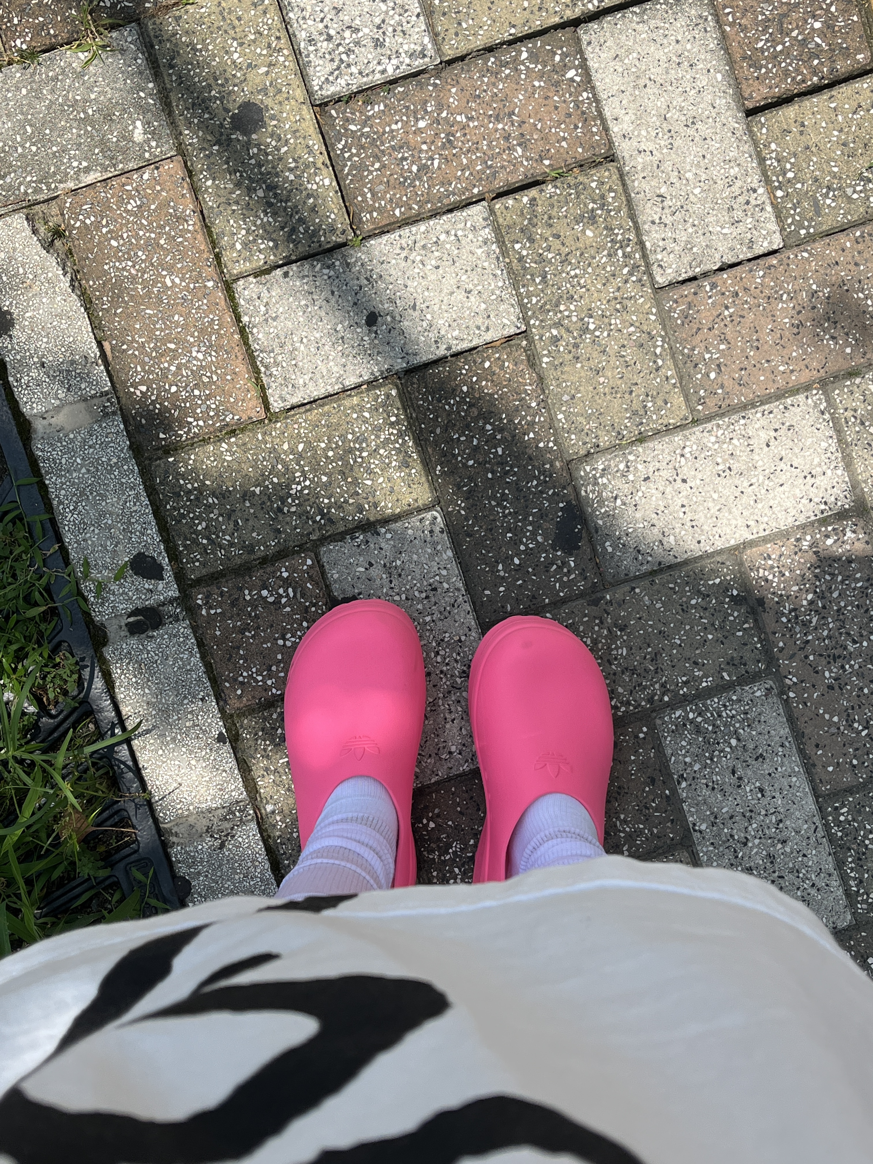(W) Adidas Adifom Stan Smith Mule Lucid Pink, Stussy Big Basic Pigment Dyed T-Shirt Natural Red 착용 스타일 - 3