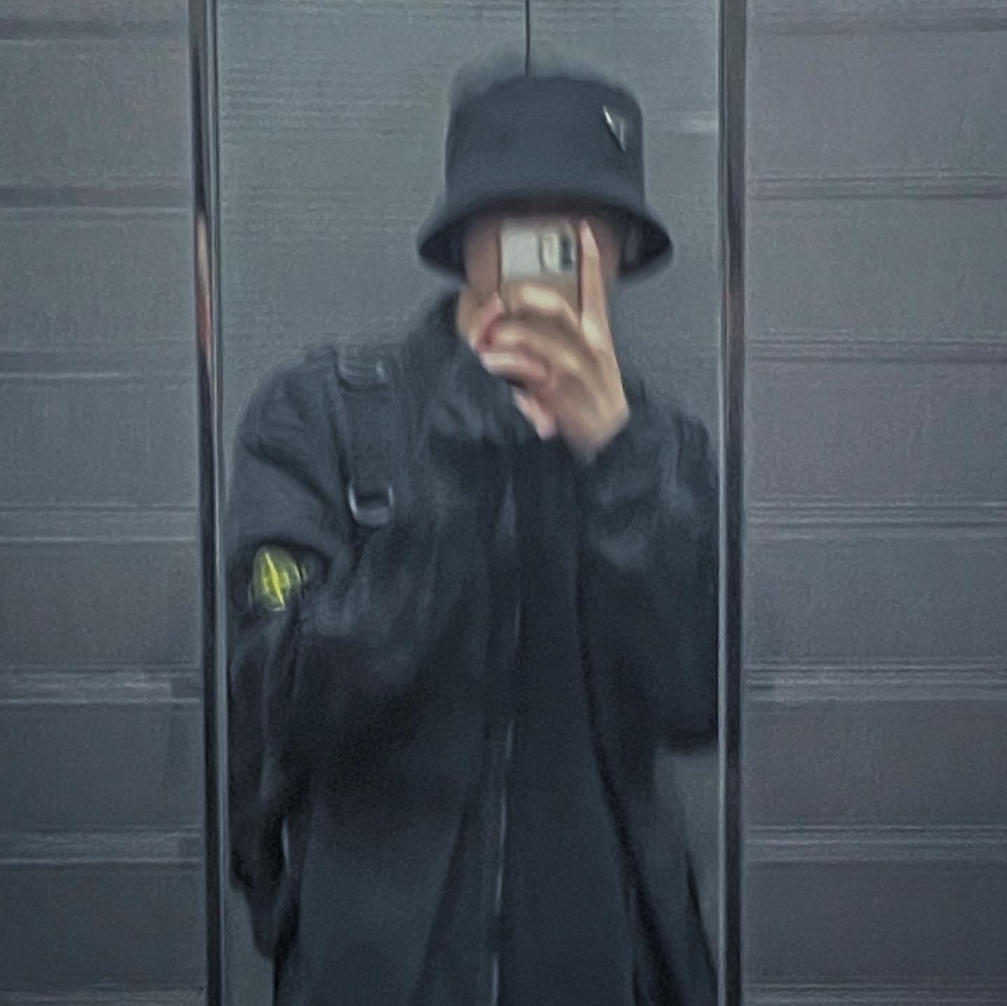 Prada Re-Nylon Bucket Hat Black, Stone Island 113WN T.CO+OLD Overshirt Black - 21FW 착용 스타일