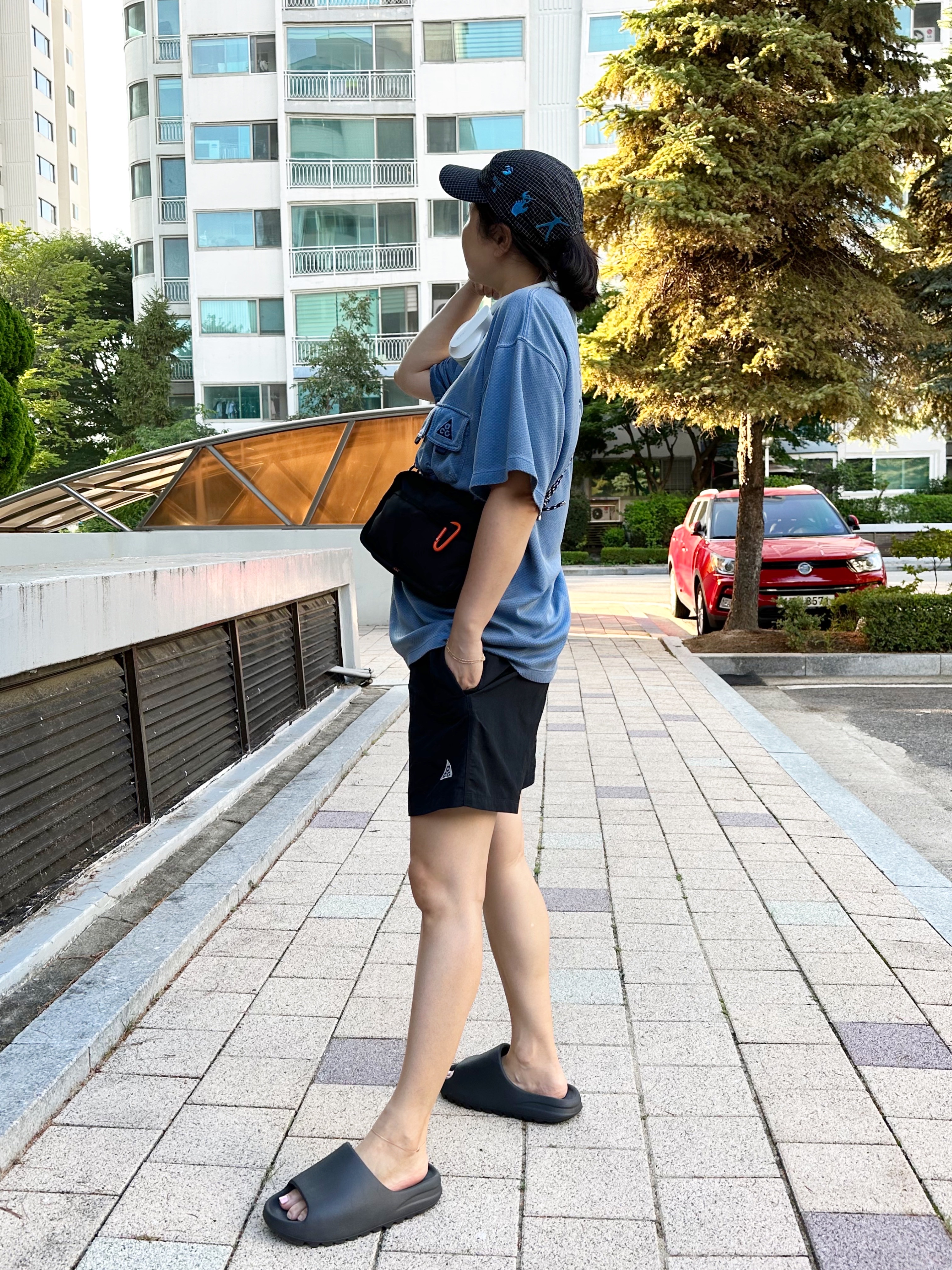 Nike x Off-White NRG Hat Black, Nike ACG Watchman Peak T-Shirt Blue Void - Asia 착용 스타일
