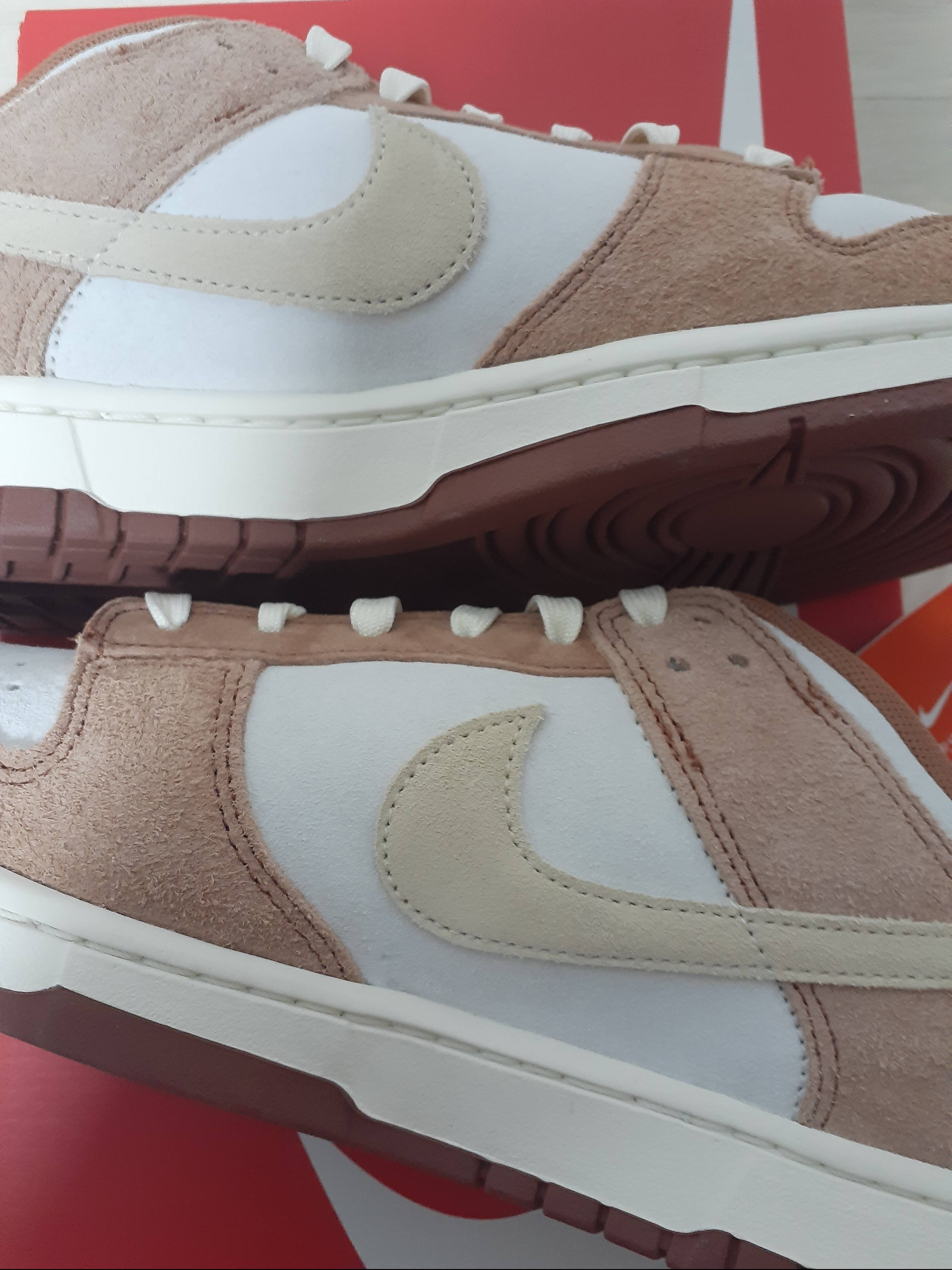 Nike Dunk Low Pro Premium Medium Curry 착용 스타일 - 1
