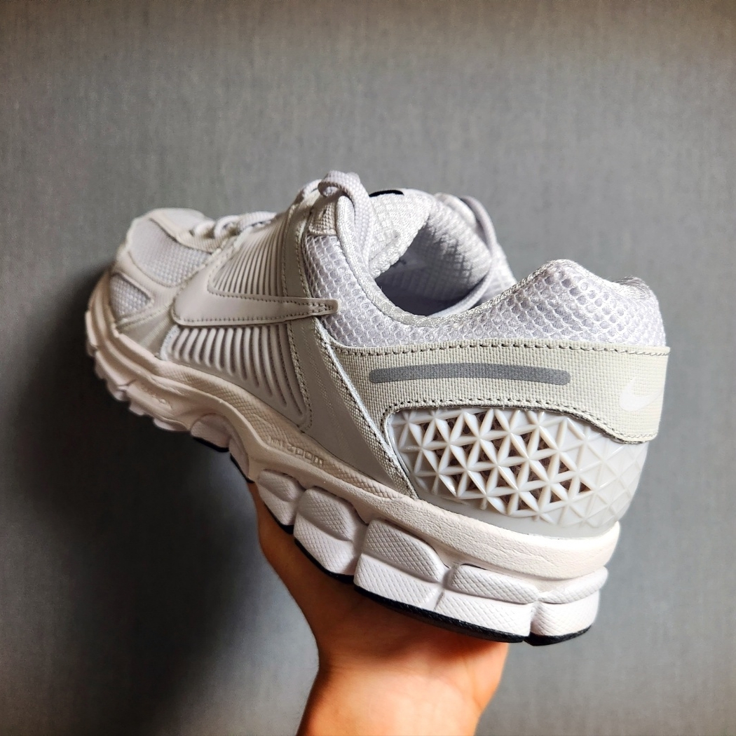 Nike Zoom Vomero 5 SP Vast Grey 2023 착용 스타일 - 3