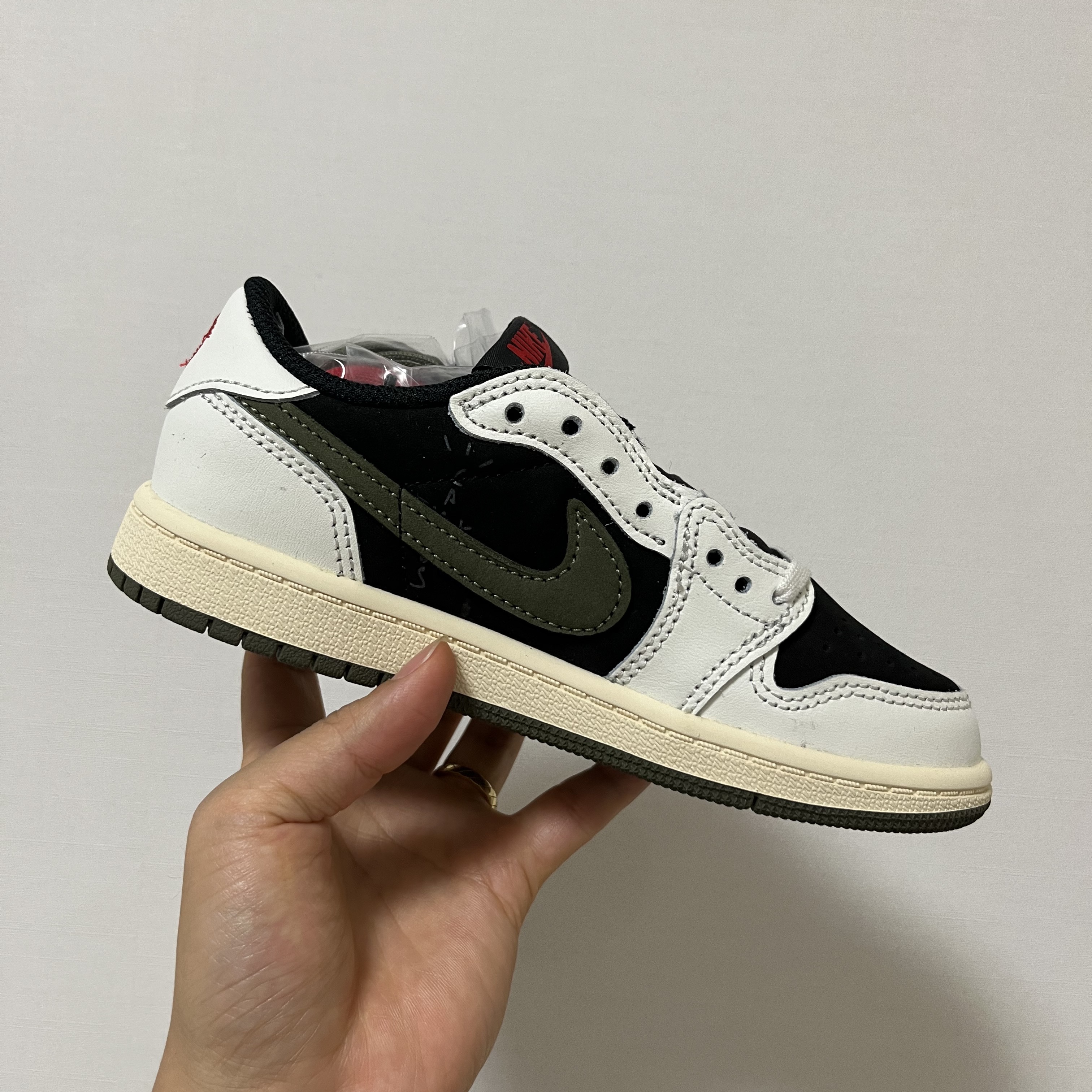 (PS) Jordan 1 x Travis Scott Retro Low OG SP Medium Olive 착용 스타일