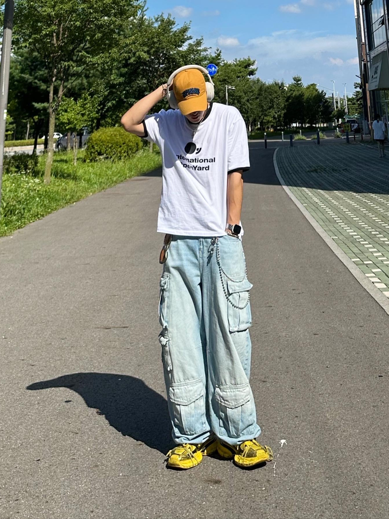 Balenciaga 3XL Sneakers Yellow Black 착용 스타일 - 3