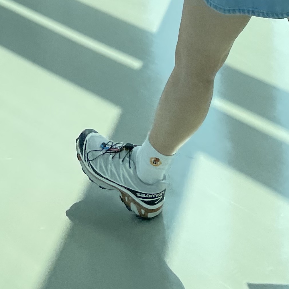 Salomon XT-6 Lunar Rock Dark Sapphire 착용 스타일