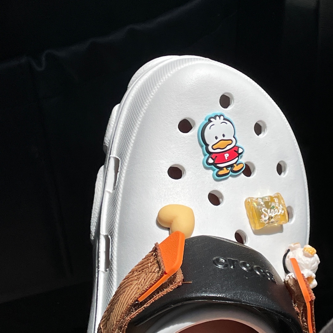 Crocs All Terrain Clog White Multi 착용 스타일