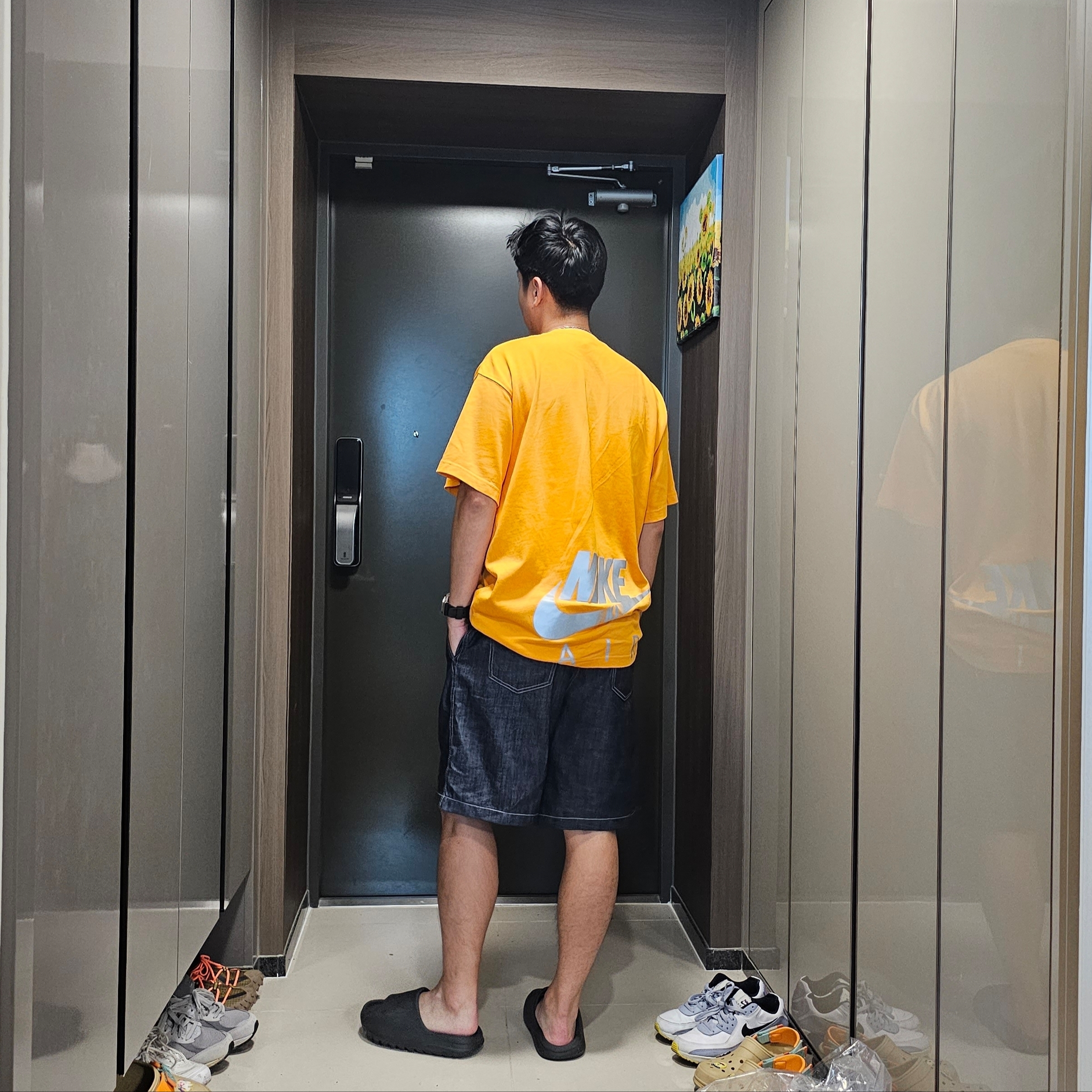 Adidas Yeezy Slide Onyx, Nike x Kim Jones Oversized T-Shirt Circuit Orange - US/EU 착용 스타일 - 2