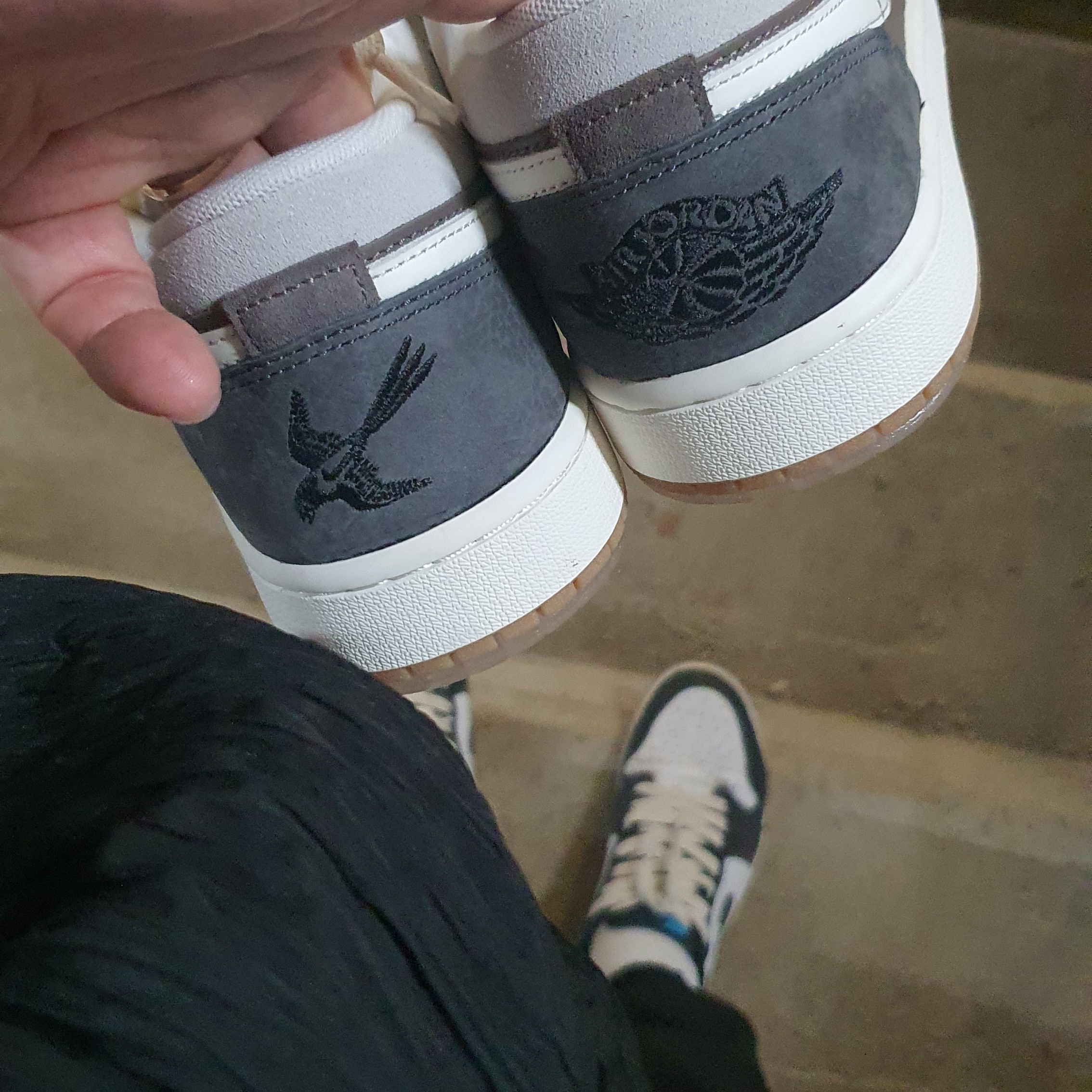 Jordan 1 Low Kkachi, Jordan 1 Retro Low OG Black and Dark Powder Blue 착용 스타일 - 2