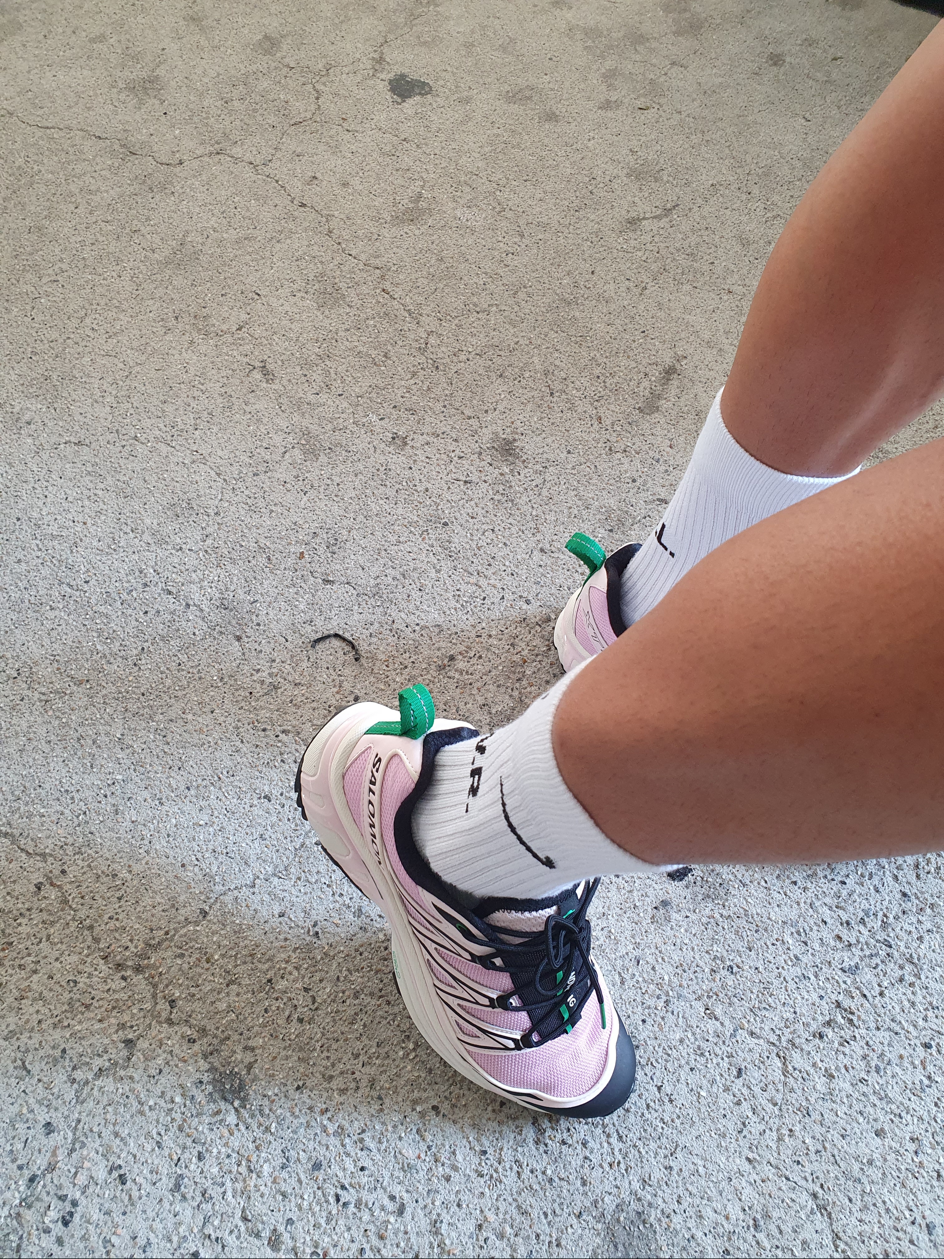 Salomon x Sandy Liang XT-6 Expanse Cradle Pink, Nike x Drake Nocta Socks White (3 Pack) 착용 스타일