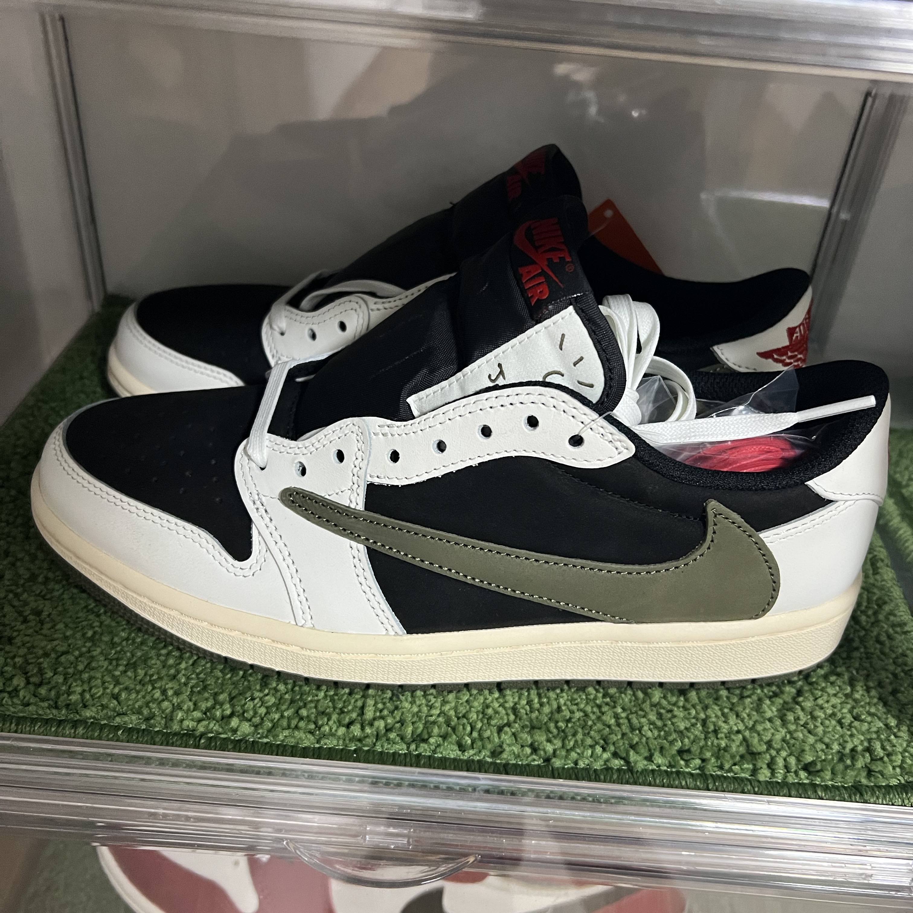 (W) Jordan 1 x Travis Scott Retro Low OG SP Medium Olive 착용 스타일