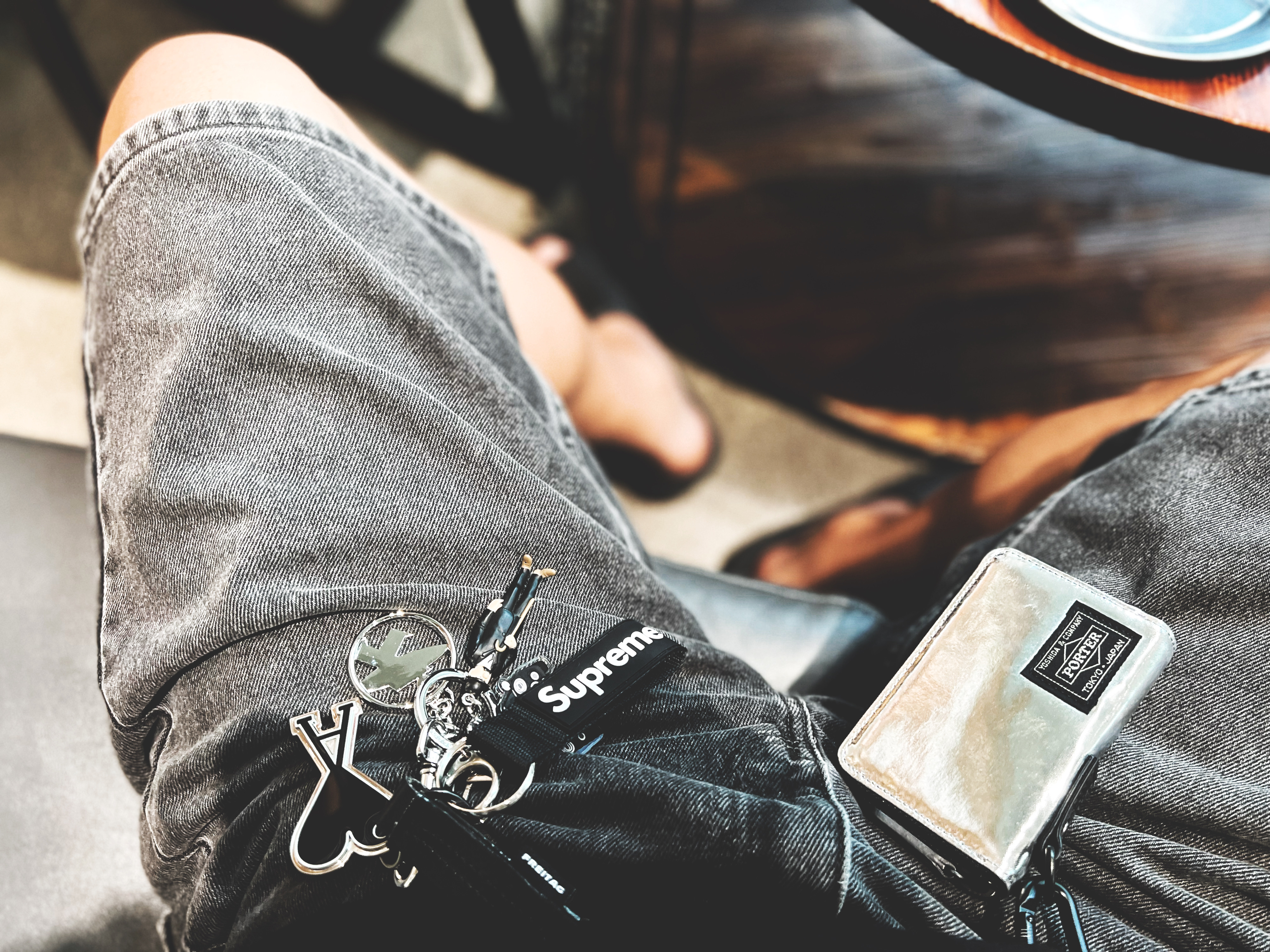 Stussy Surfman Keychain Silver, Supreme Webbing Keychain Black - 23SS 착용 스타일 - 2