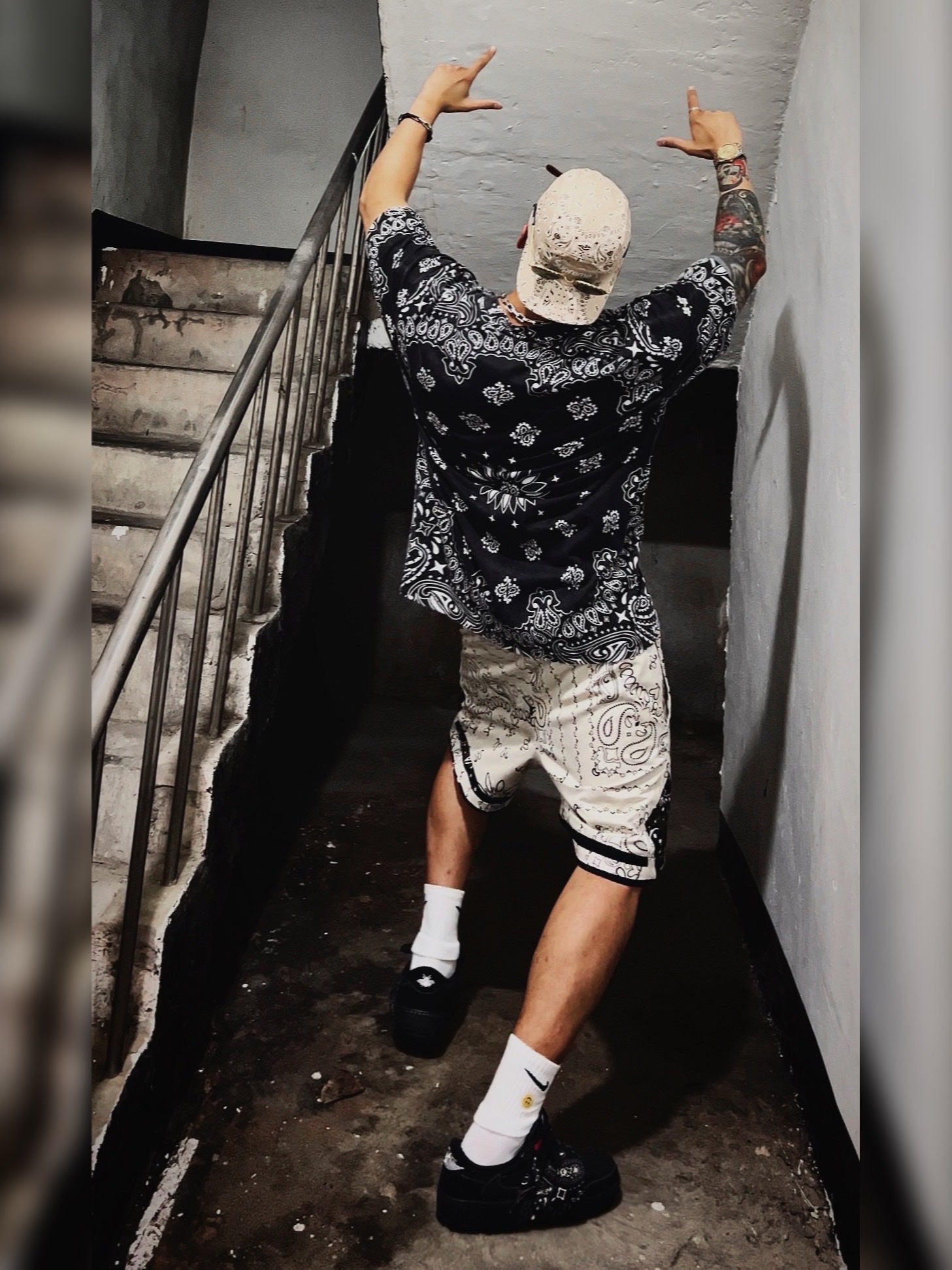 Supreme Bandana Camp Cap Tan - 21SS, Jordan x Travis Scott Shorts Light Iron Ore - US/EU ์ฐฉ์ฉ ์คํ์ผ - 1