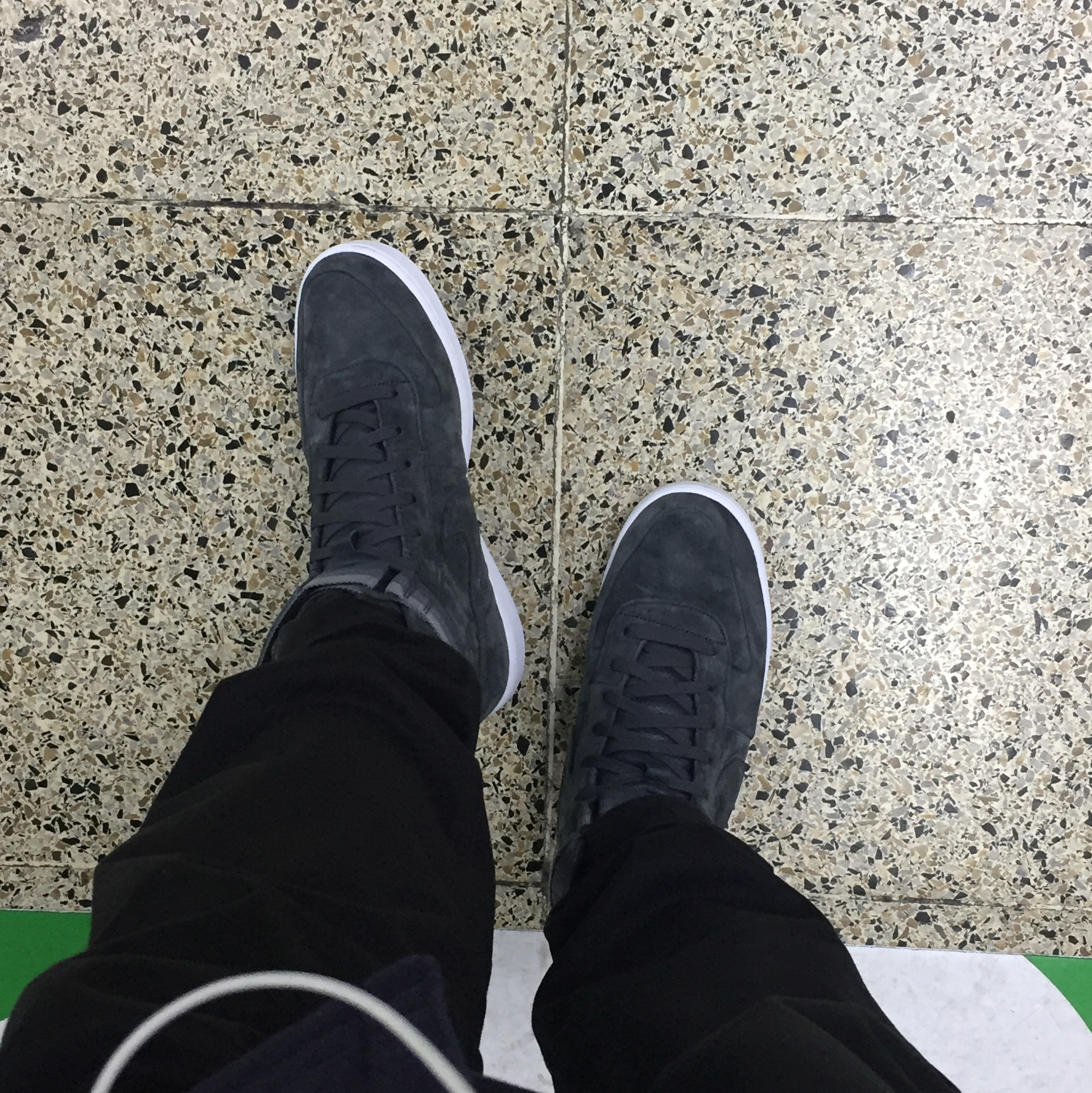 Nike x John Elliott Vandal High Anthracite 착용 스타일