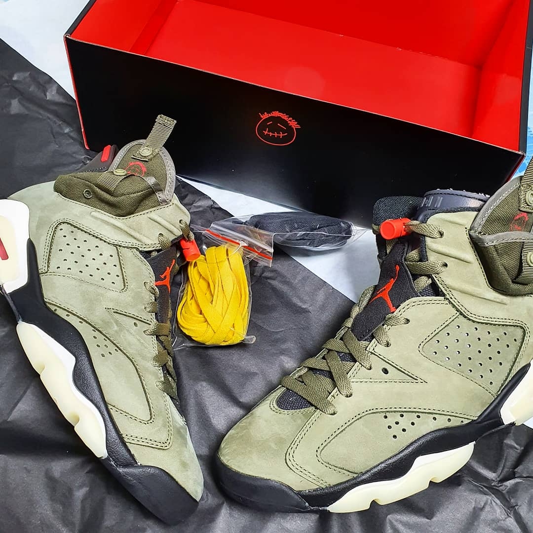 Jordan 6 x Travis Scott Retro Olive 착용 스타일