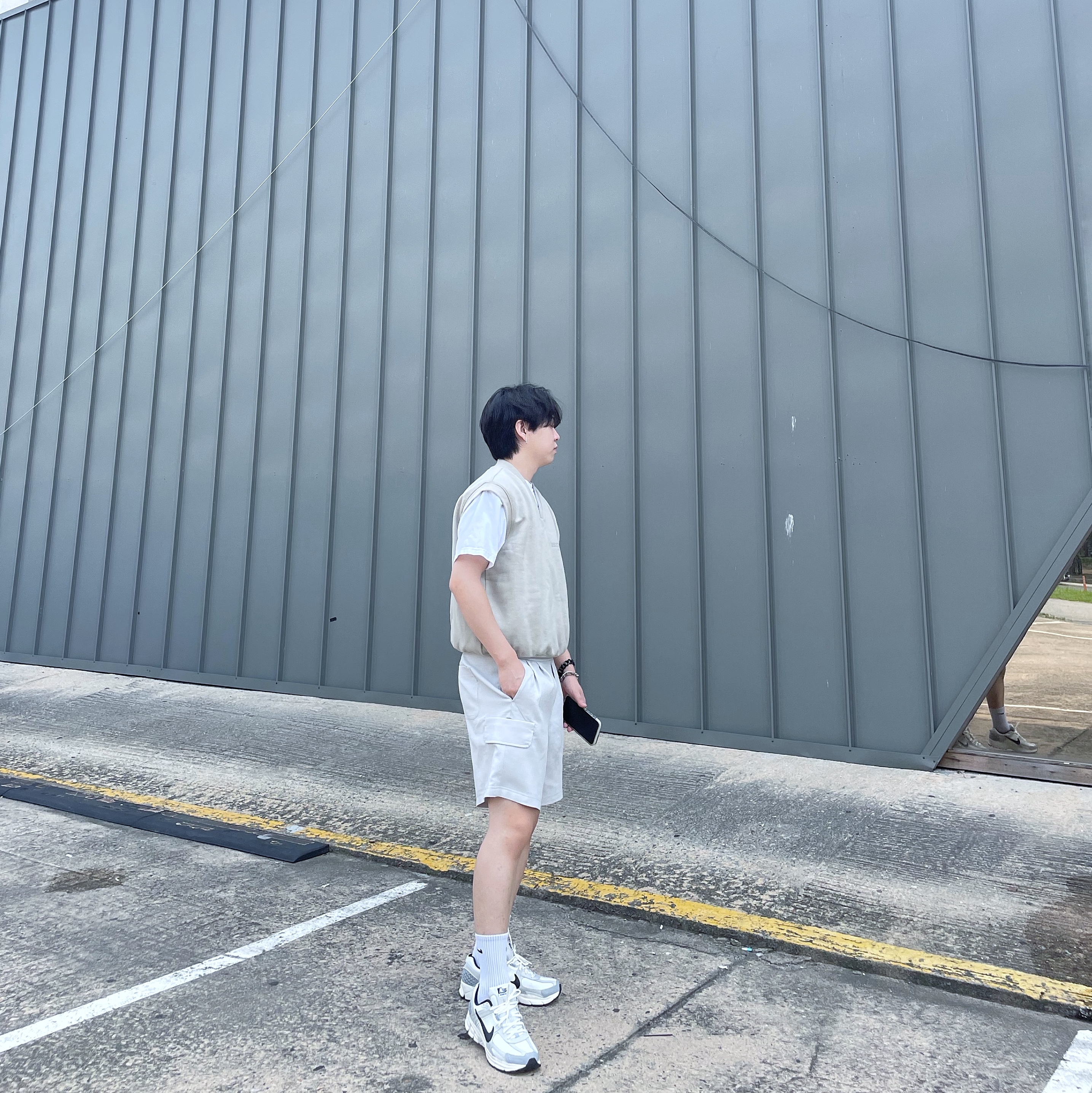 (W) Nike Zoom Vomero 5 Wolf Grey and Black 착용 스타일