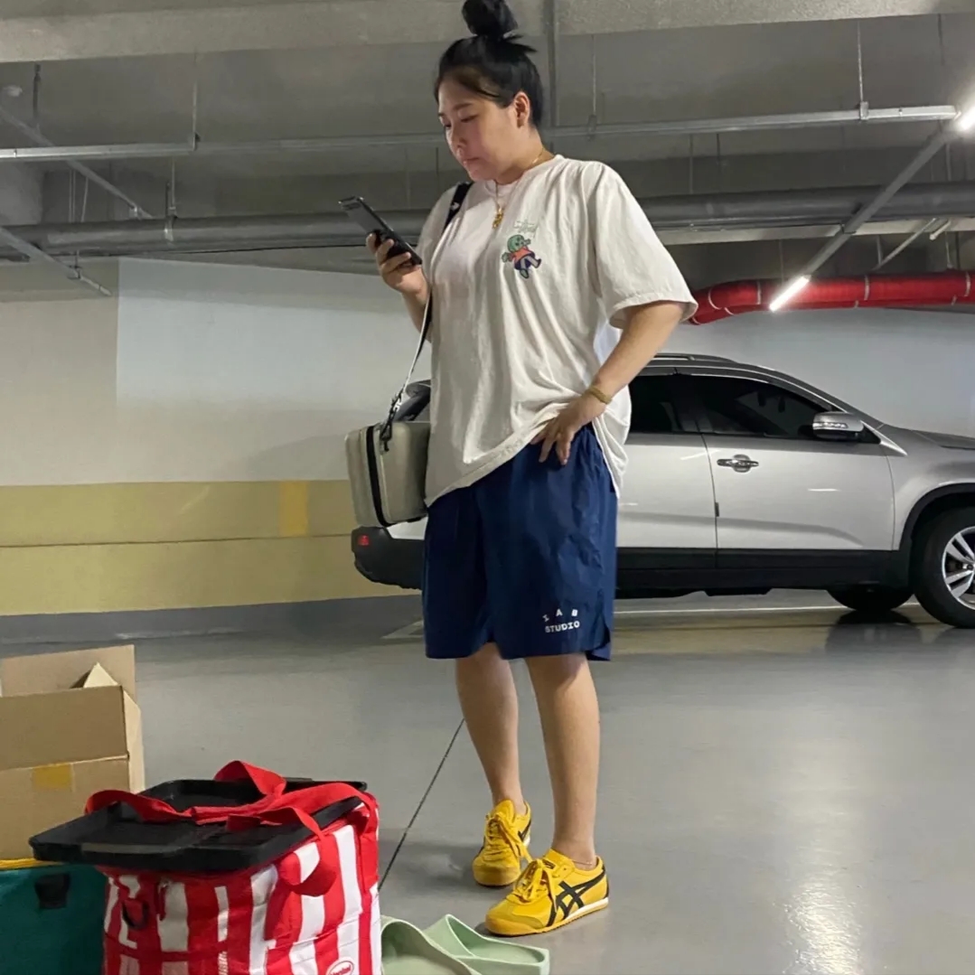 IAB Studio Woven Shorts Navy - The Hyundai Seoul Exclusive, Stussy Dollie Pigment Dyed T-Shirt Natural 착용 스타일