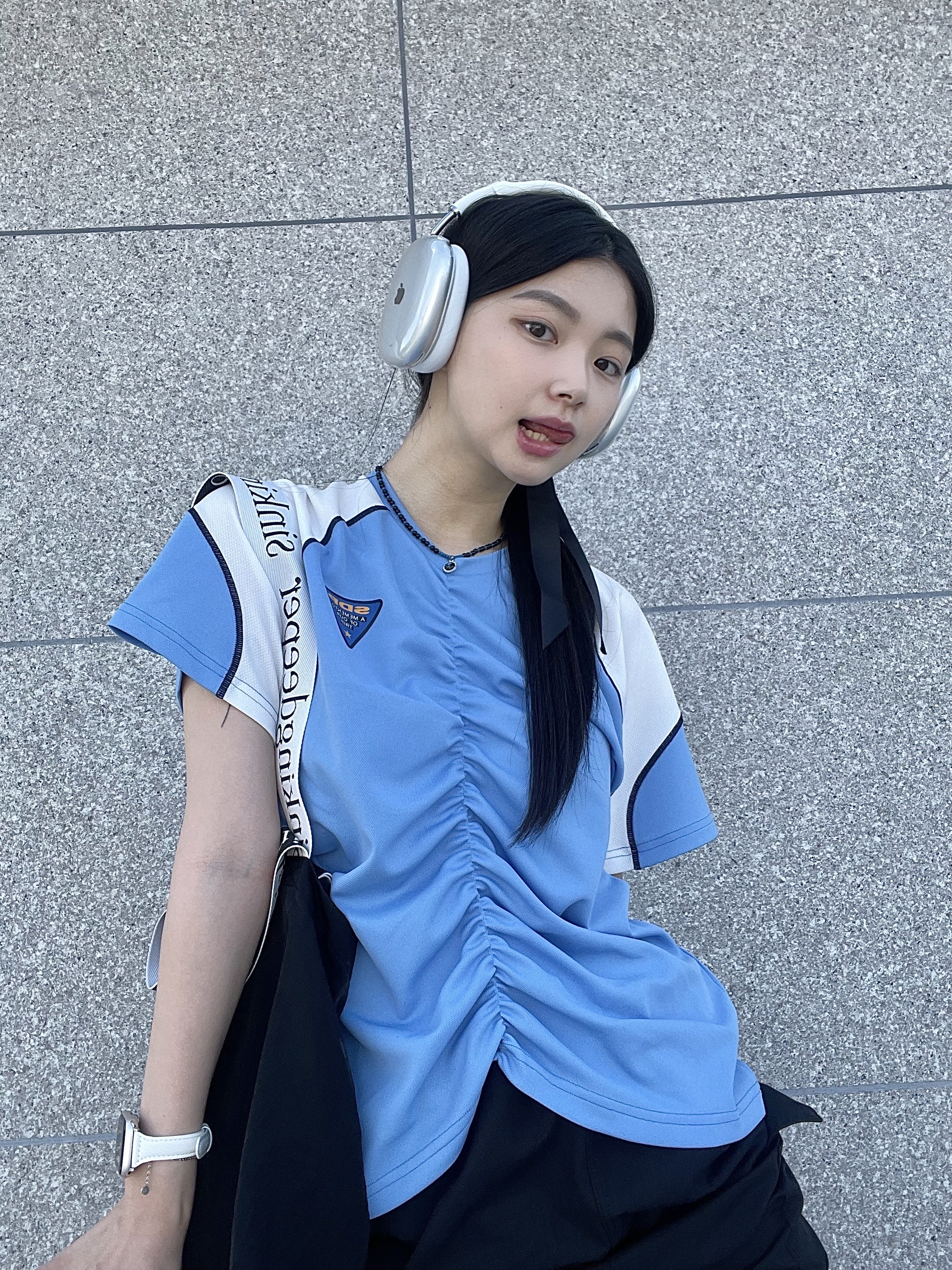 Apple AirPods Max Lightning Silver (Korean Ver.), Apple Watch Nike Series 7 45mm GPS Starlight Aluminum Case with Nike Sport Band Pure Platinum Black (Korean Ver.) 착용 스타일 - 3