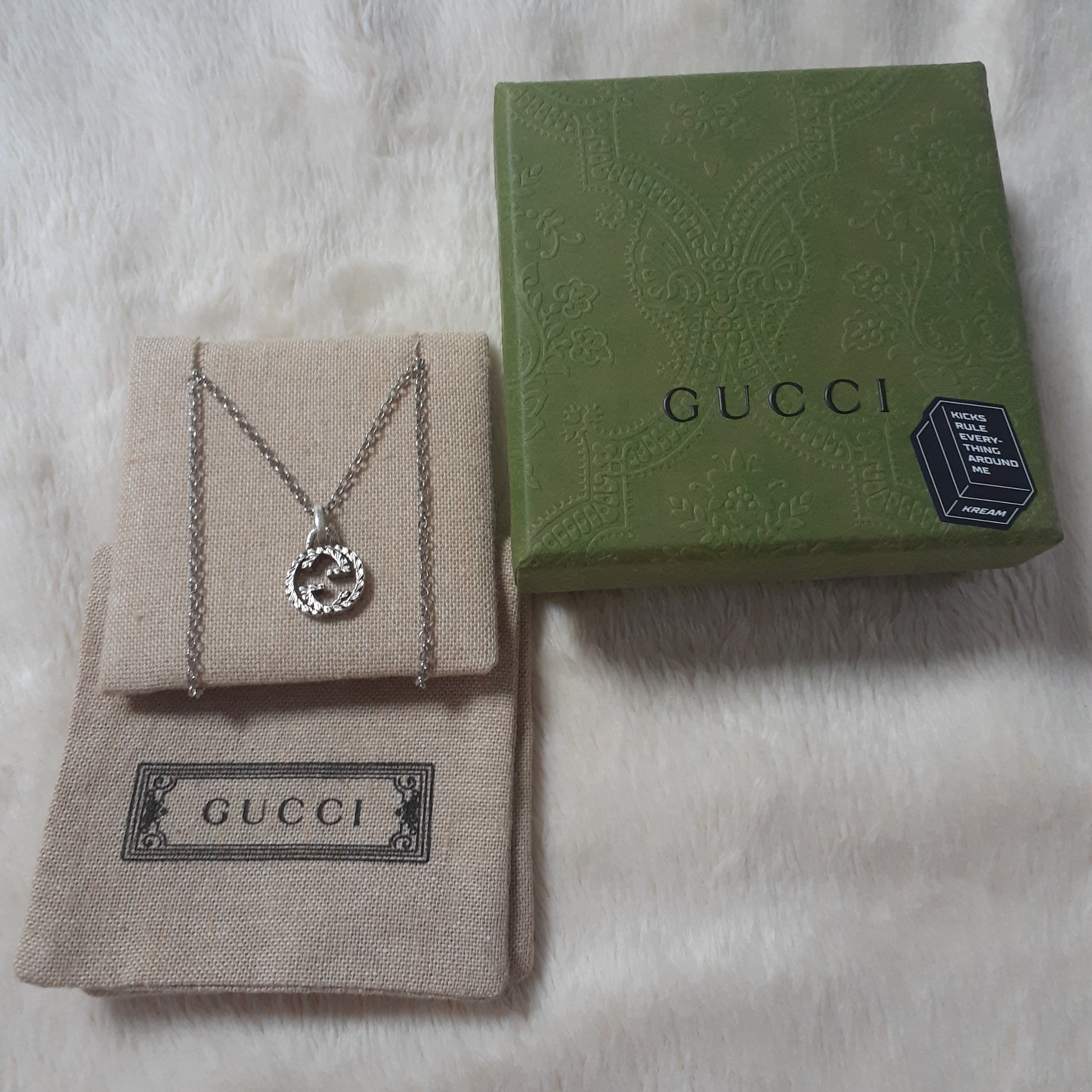Gucci Interlocking G Pendant Necklace Silver 착용 스타일