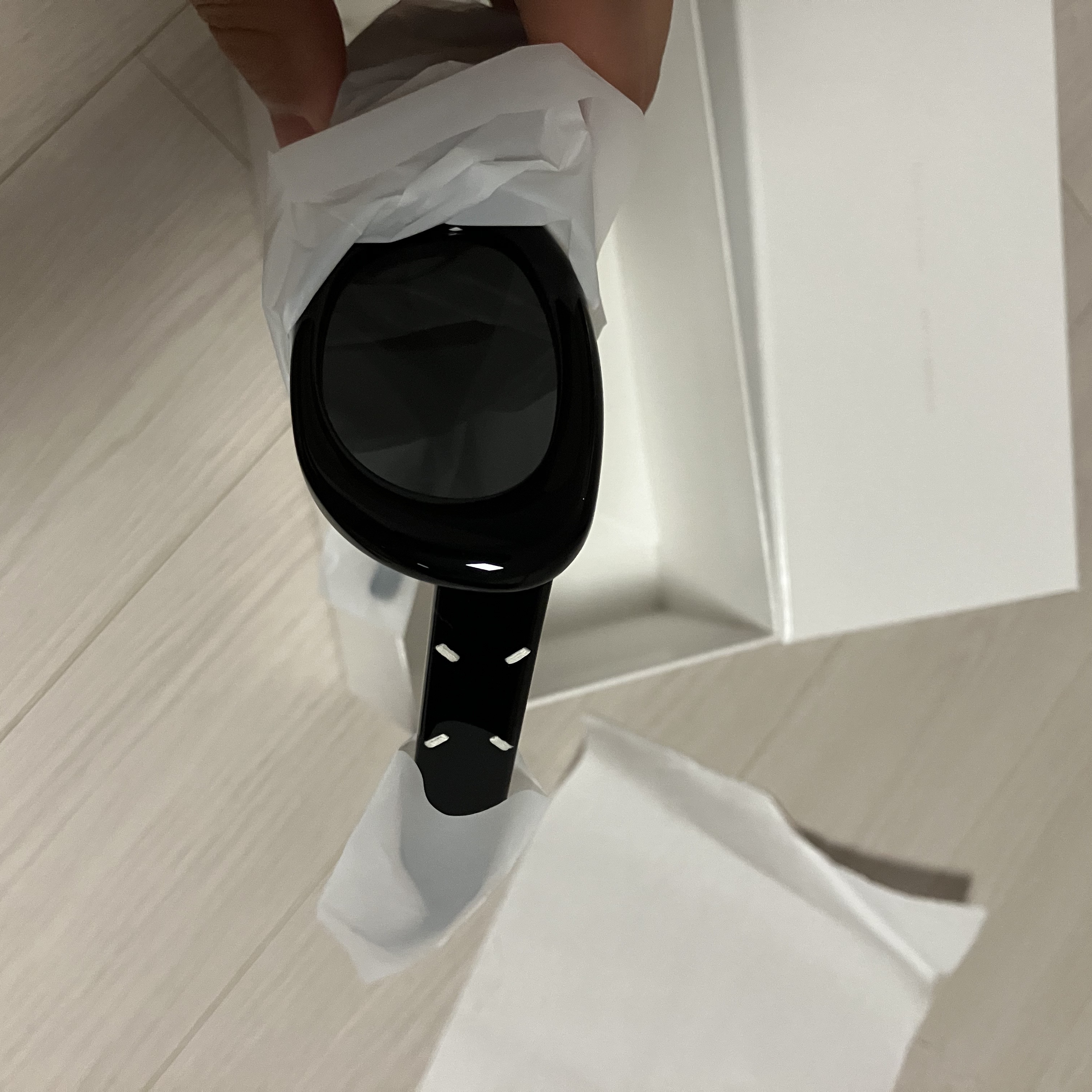 Gentle Monster x Maison Margiela MM004 Black Black 착용 스타일