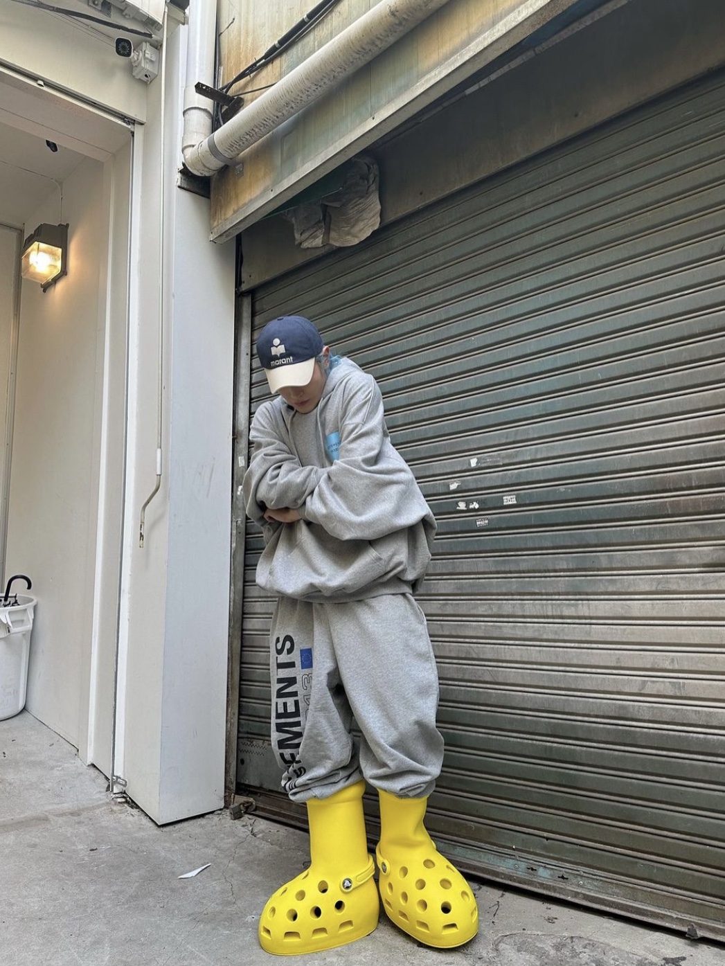 Isabel Marant Tyron Logo Cap Blue Ecru - 23SS 착용 스타일