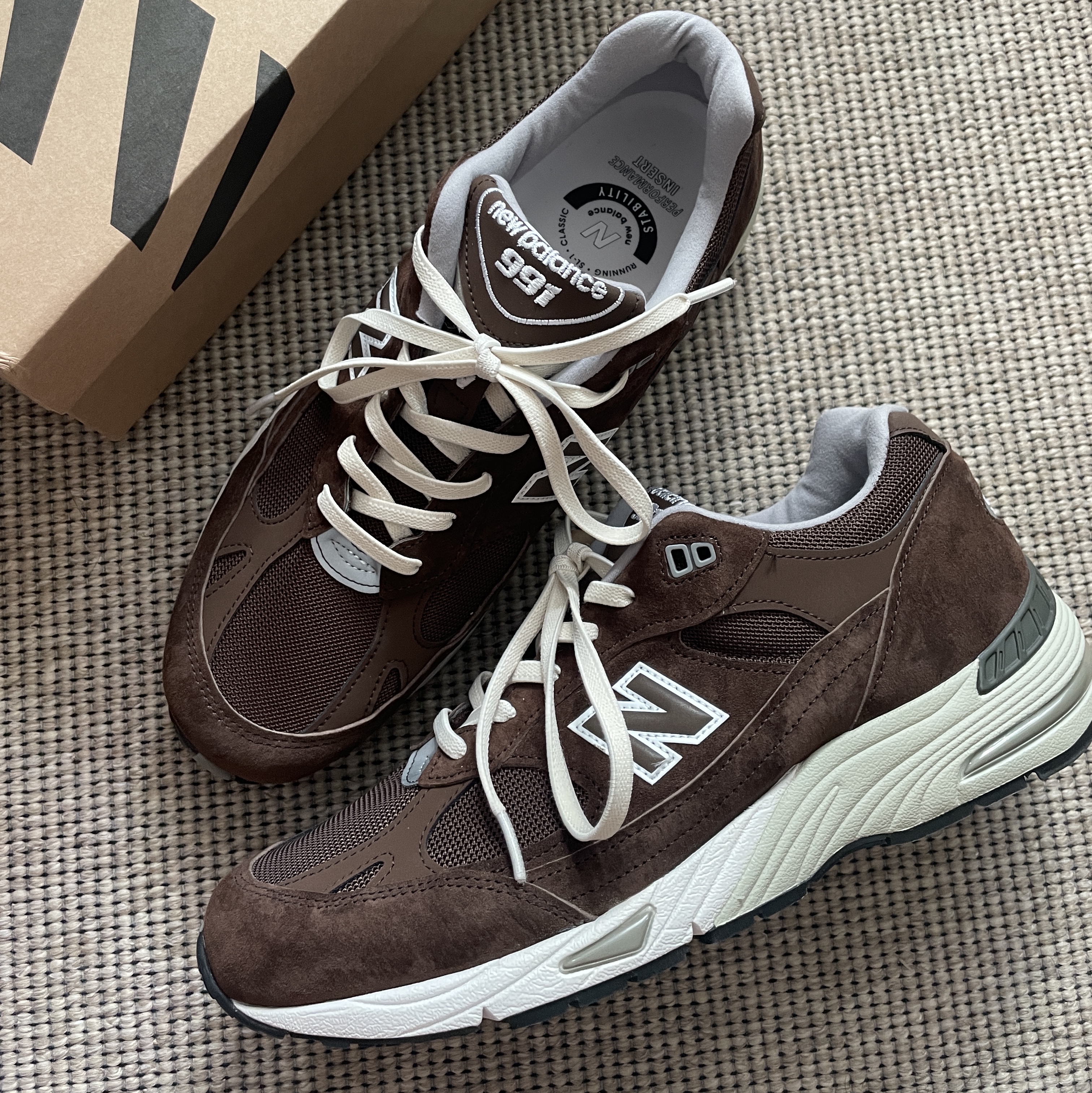 New Balance 991 Made in UK Mocha Brown 착용 스타일 - 2