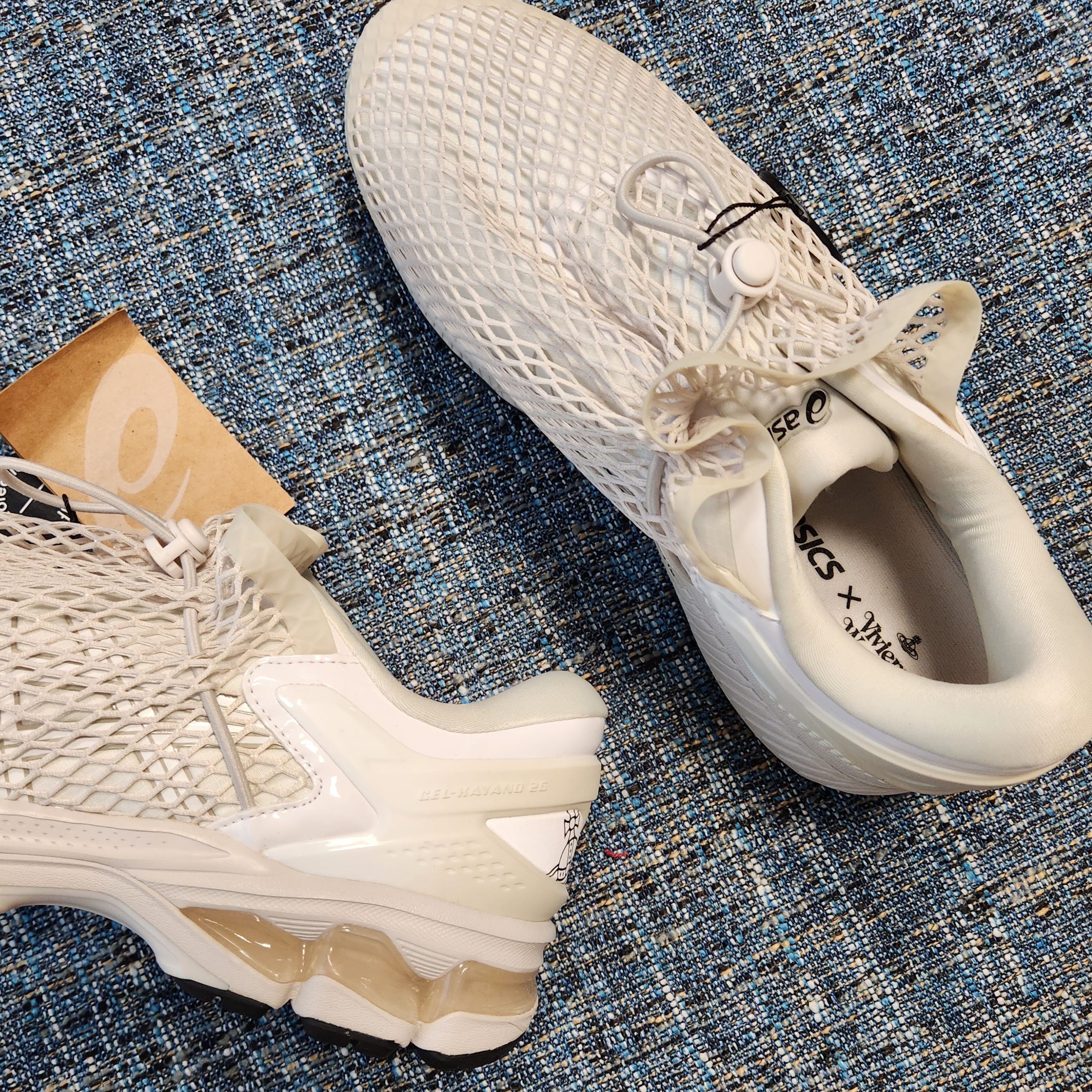 Asics x Vivienne Westwood Gel-Kayano 26 Birch White 착용 스타일