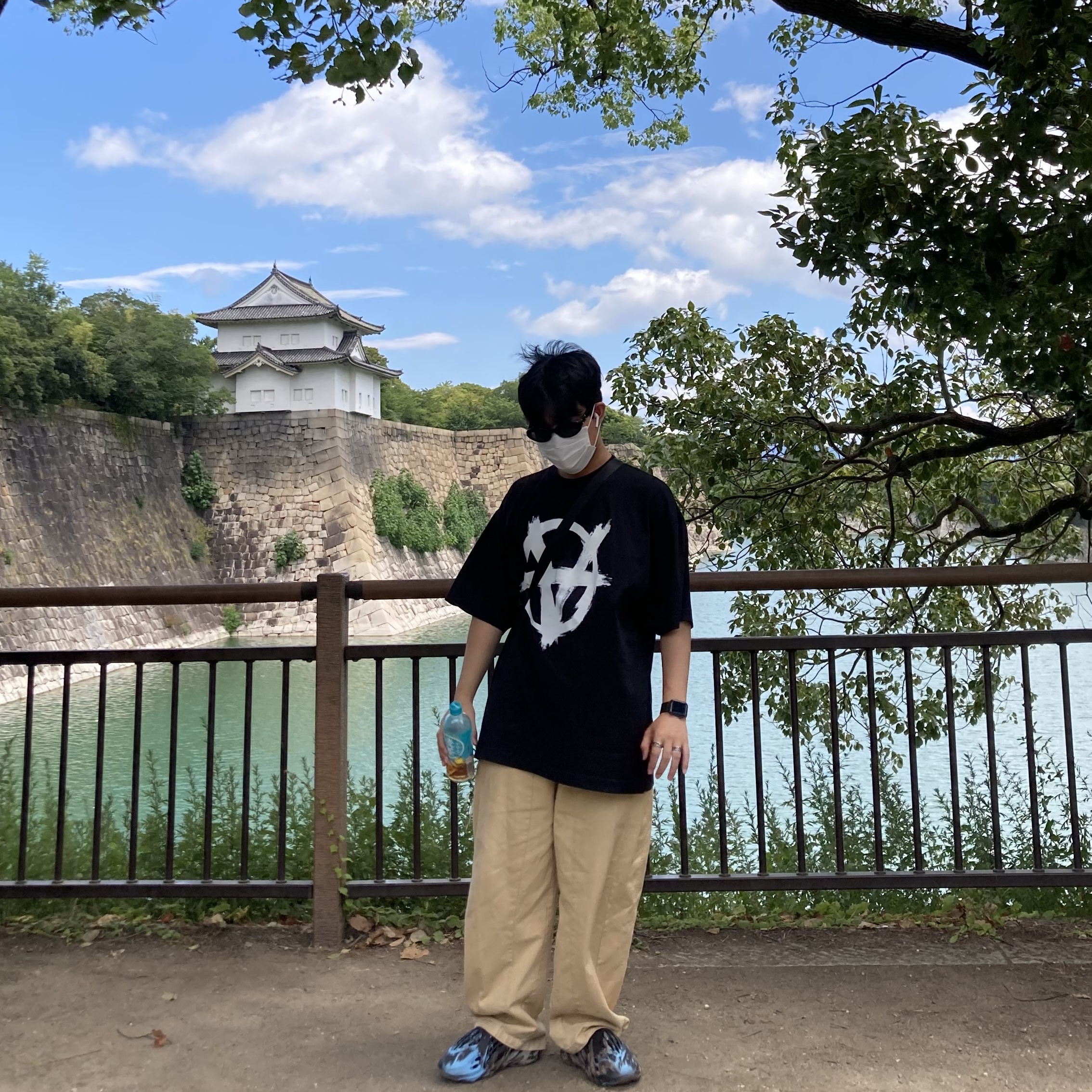 Gentle Monster x Maison Margiela MM005 Black Black, Adidas Yeezy Foam RNNR MX Cinder 착용 스타일 - 1