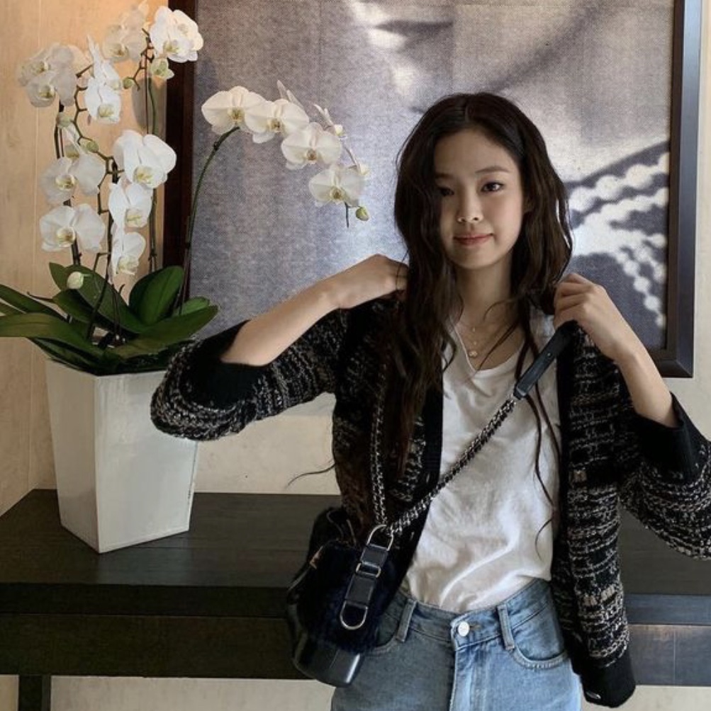 Chanel Gabrielle Small Hobo Bag Aged Calfskin & Gold Black 착용 스타일 - 2