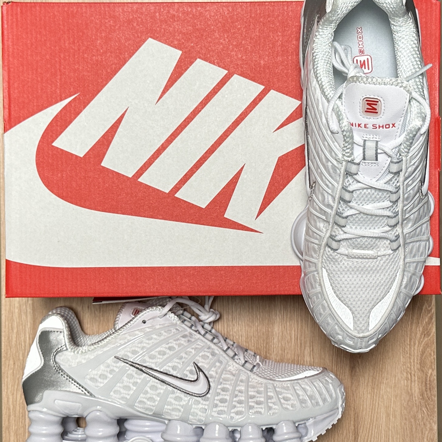 (W) Nike Shox TL White and Max Orange 착용 스타일