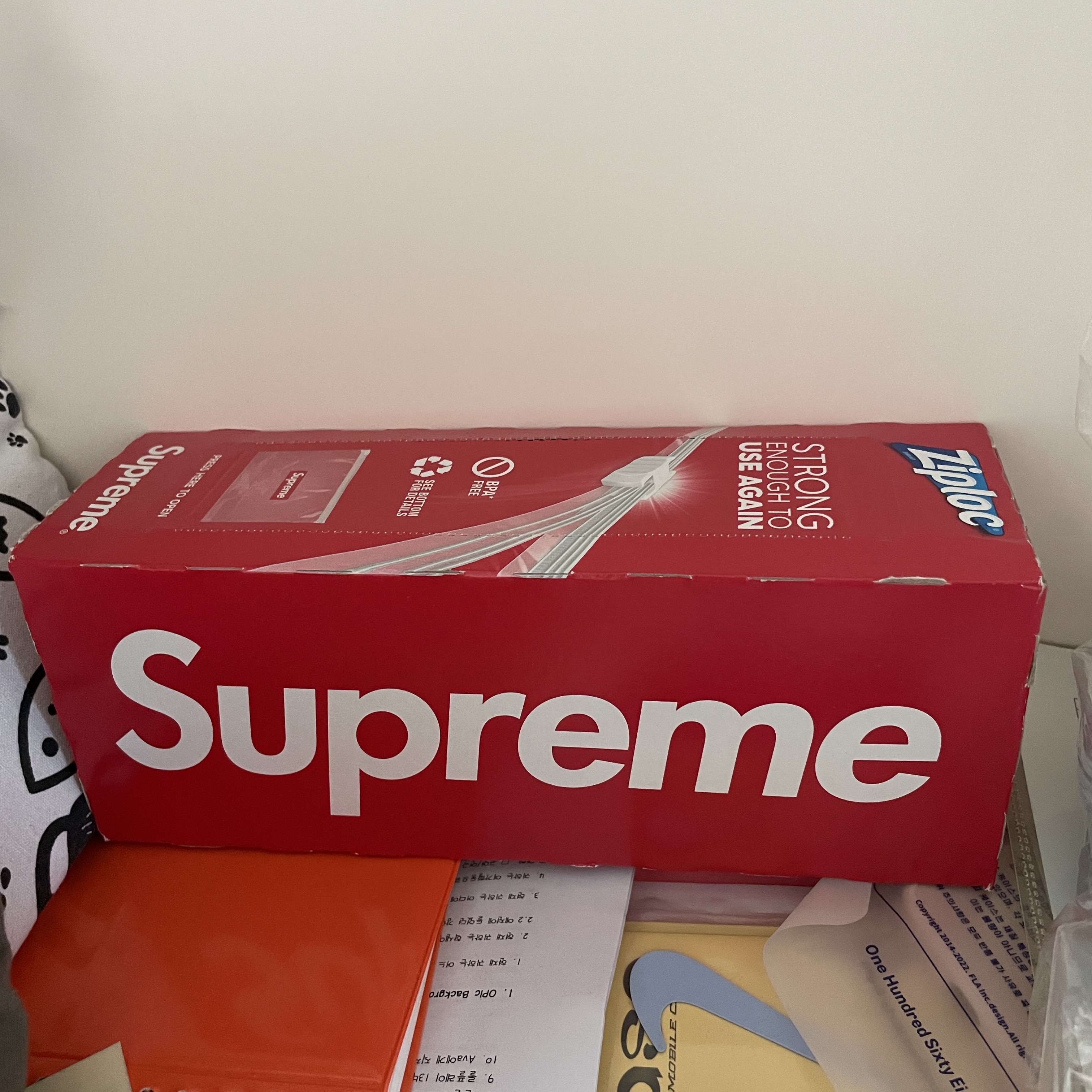 Supreme Ziploc Bags (Box of 30) 착용 스타일