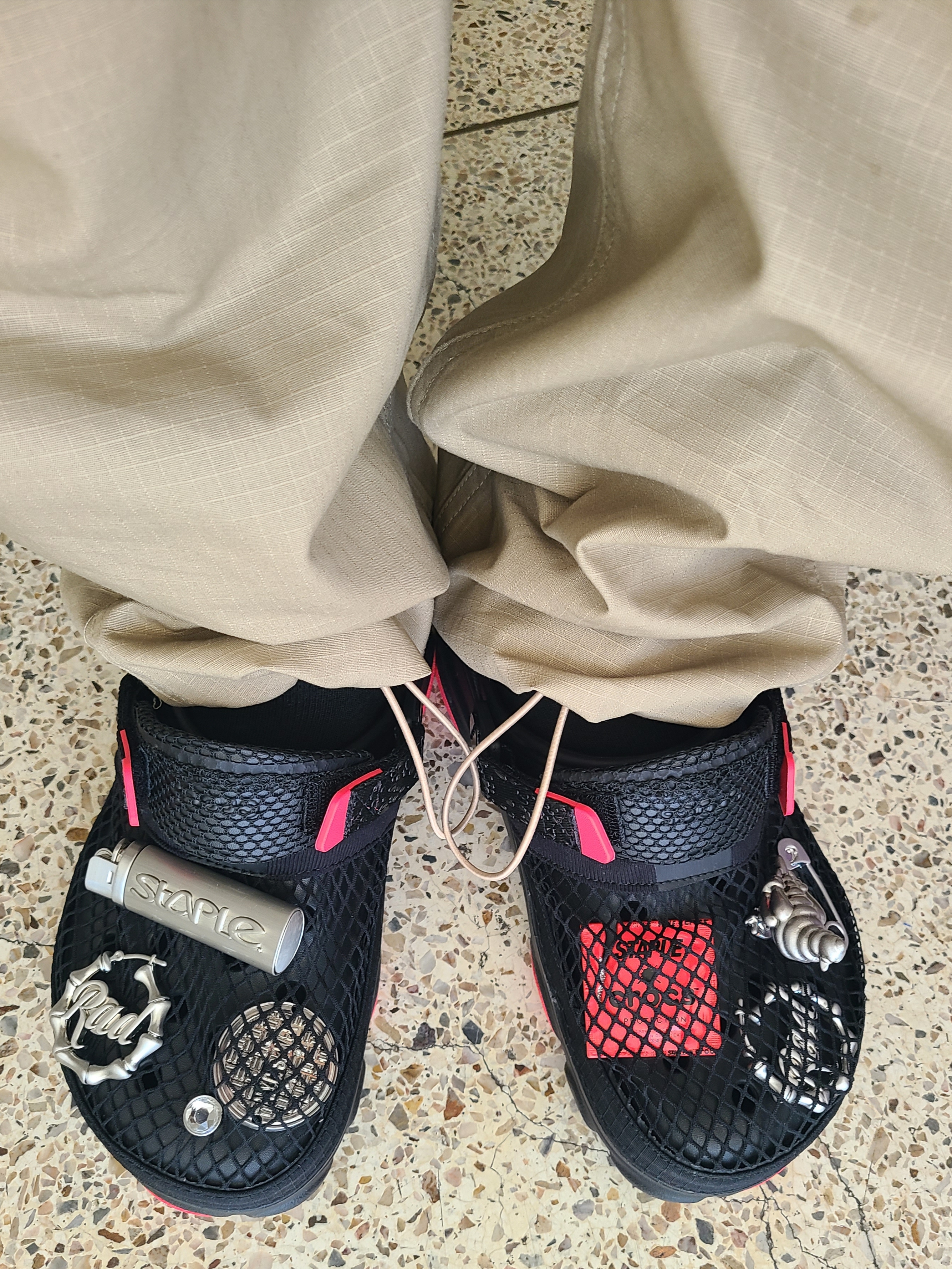 Crocs x Staple Classic All Terrain Clog Black 착용 스타일