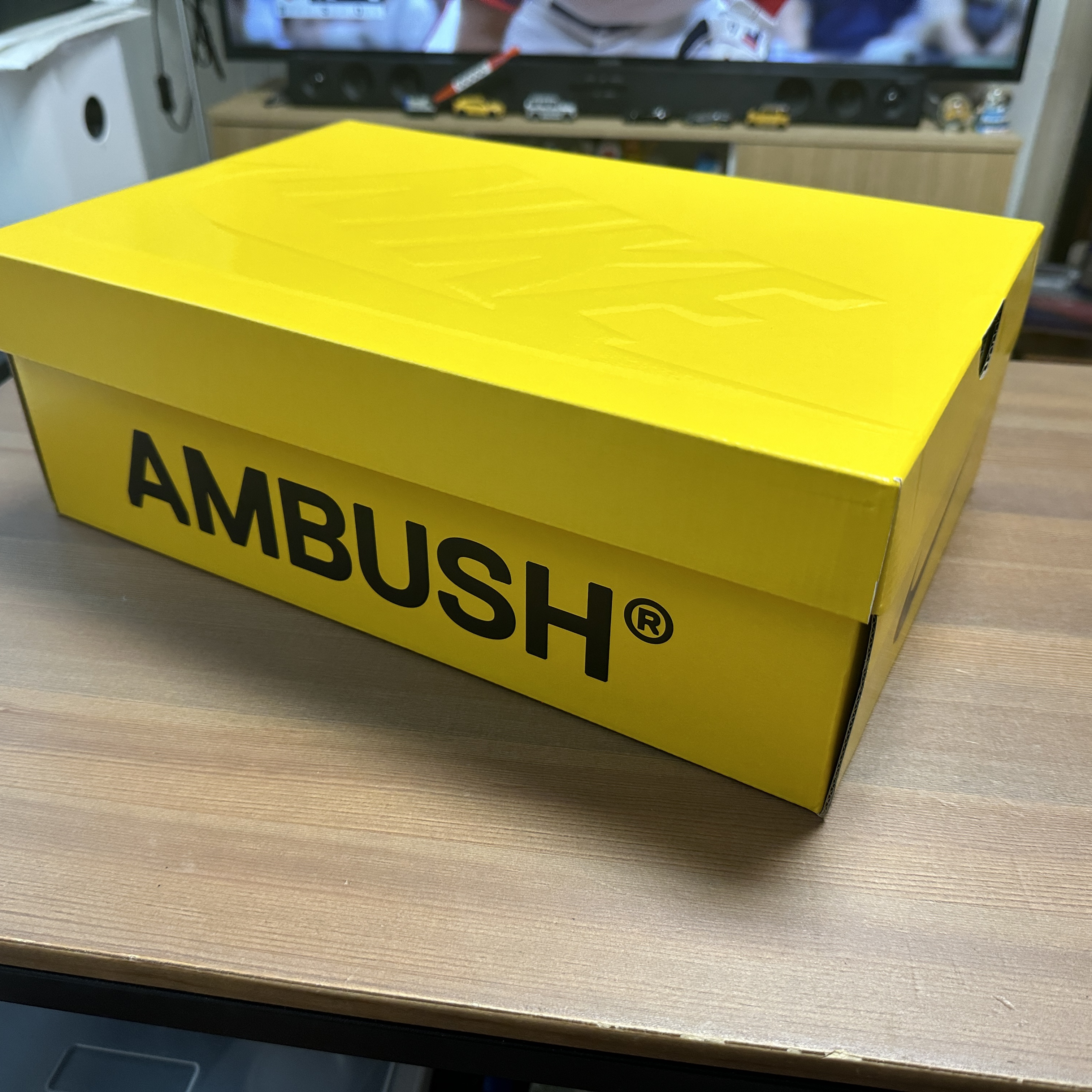 Nike x Ambush Air More Uptempo Low Vivid Sulfur and Limestone 착용 스타일 - 4