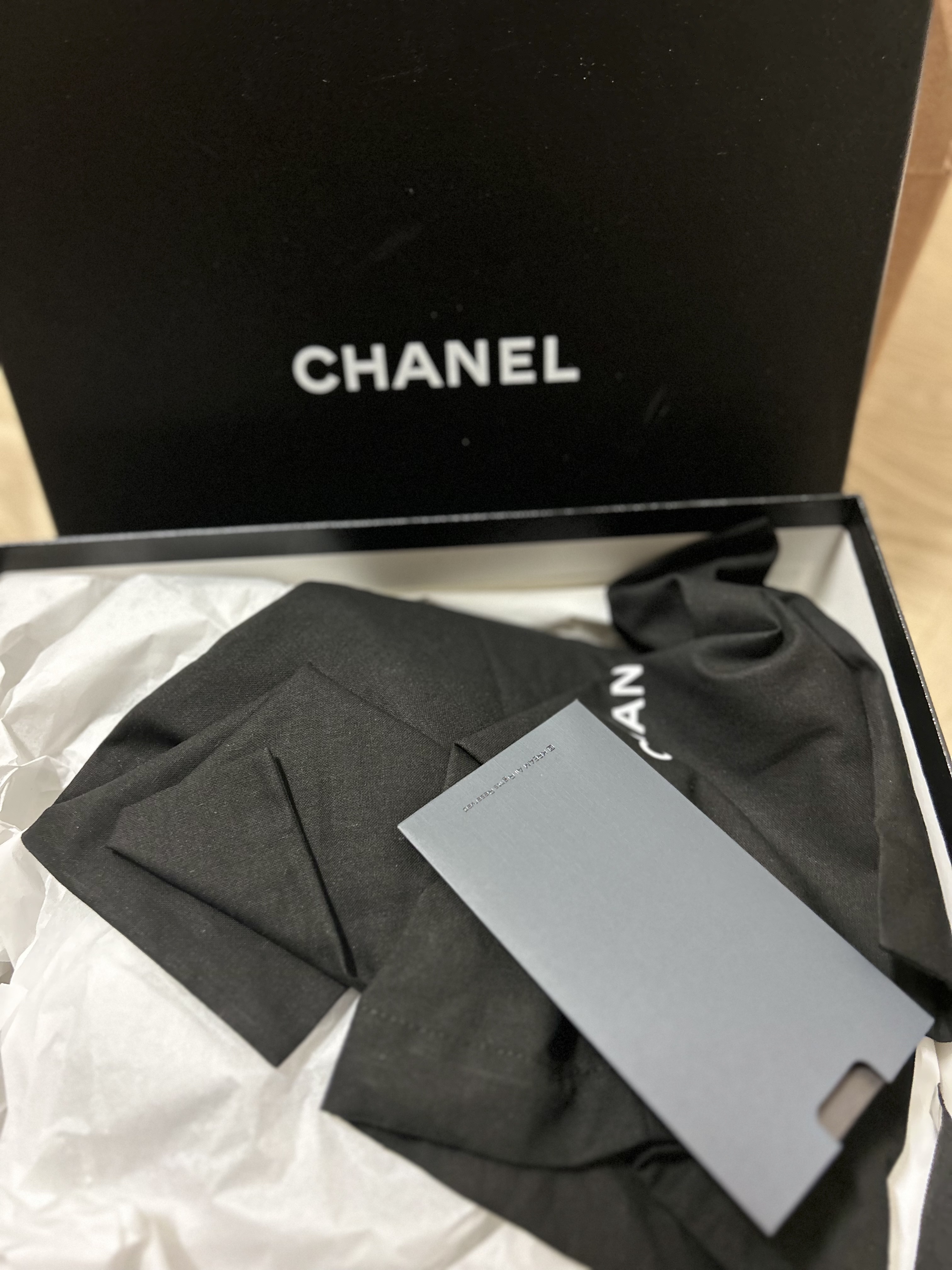 (W) Chanel Sandals Grained Calfskin & Black 착용 스타일 - 2