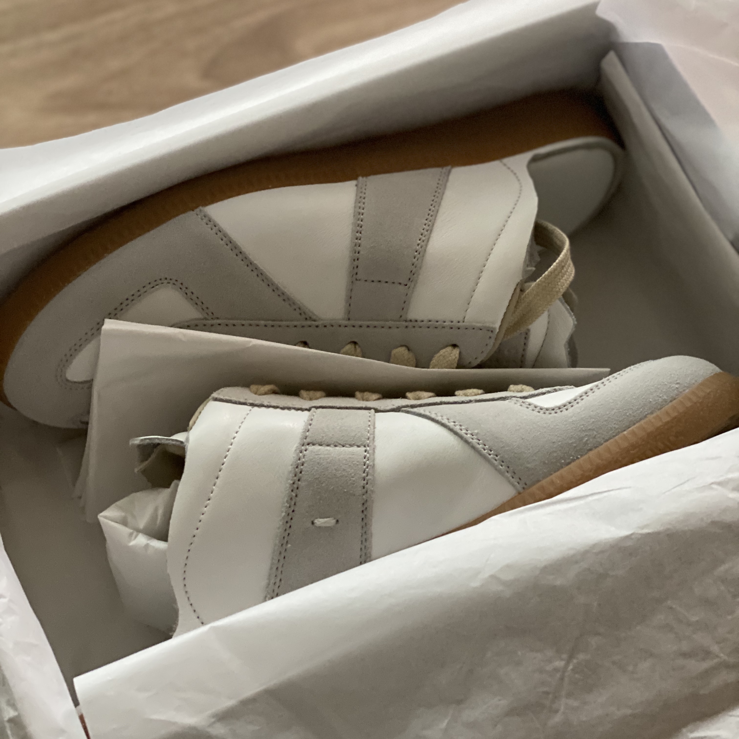 (W) Maison Margiela Replica Cut-Out Sneakers Light Grey 착용 스타일