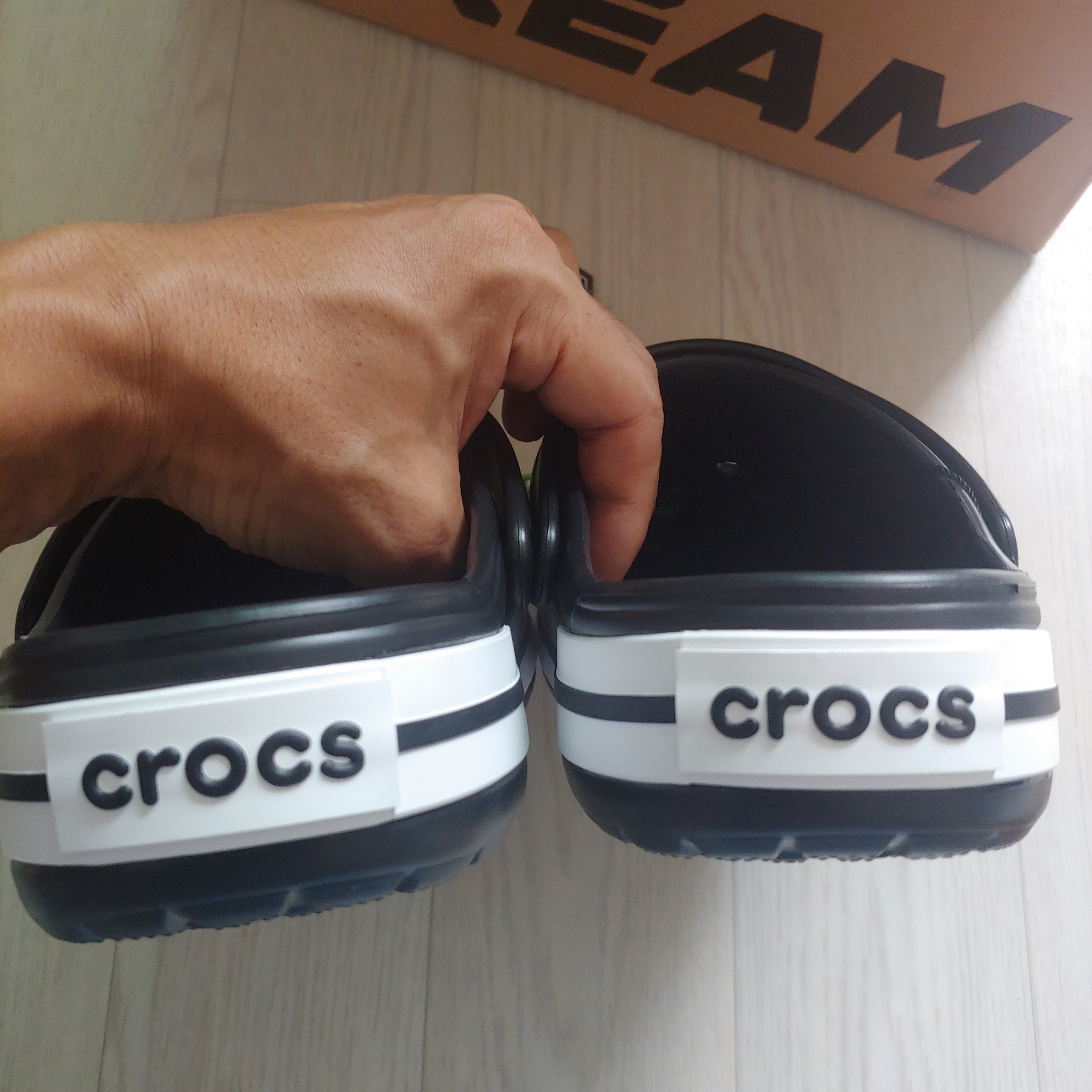 Crocs Crocband Clog Black 착용 스타일 - 2