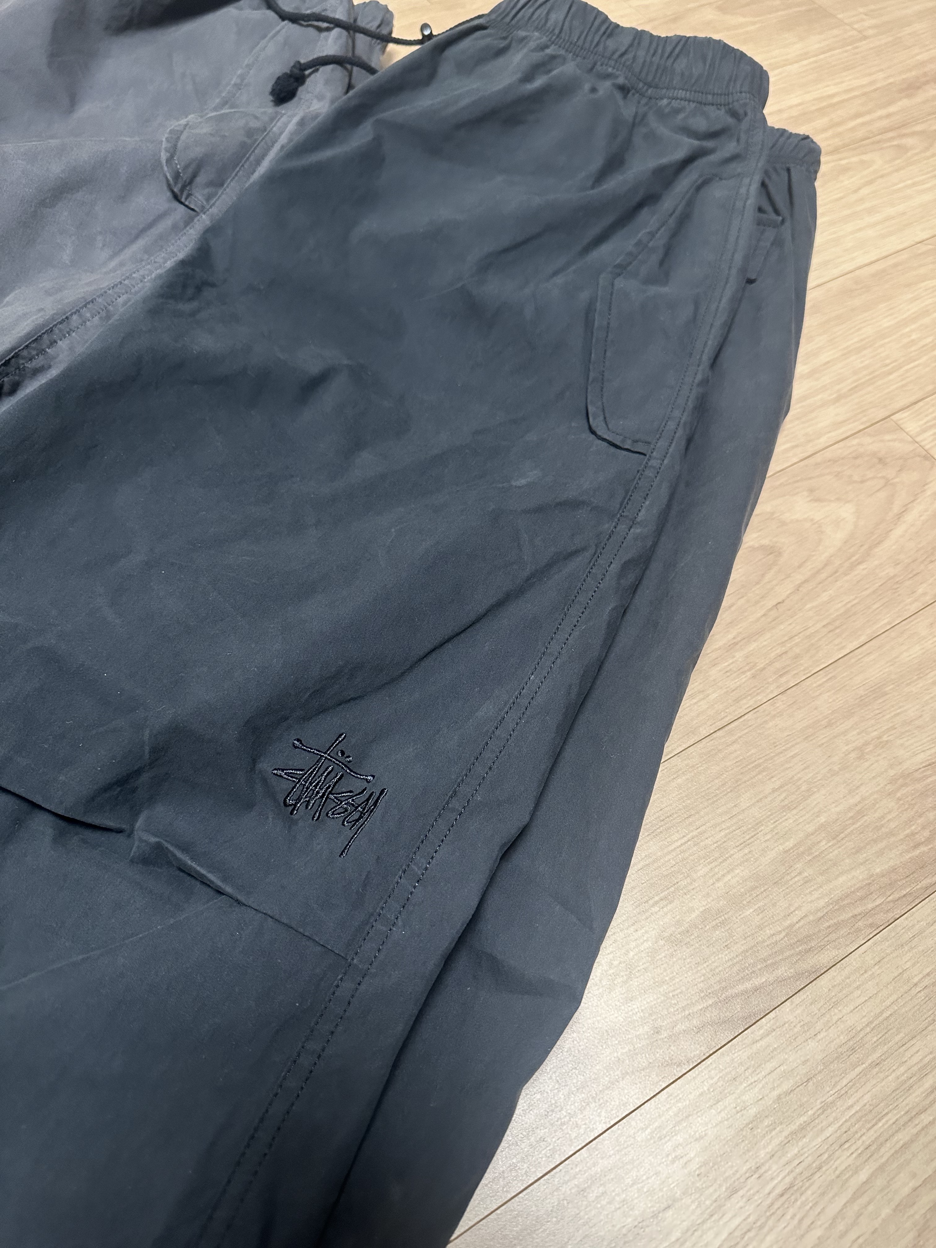 Stussy Nyco Over Trousers Black 착용 스타일 - 3