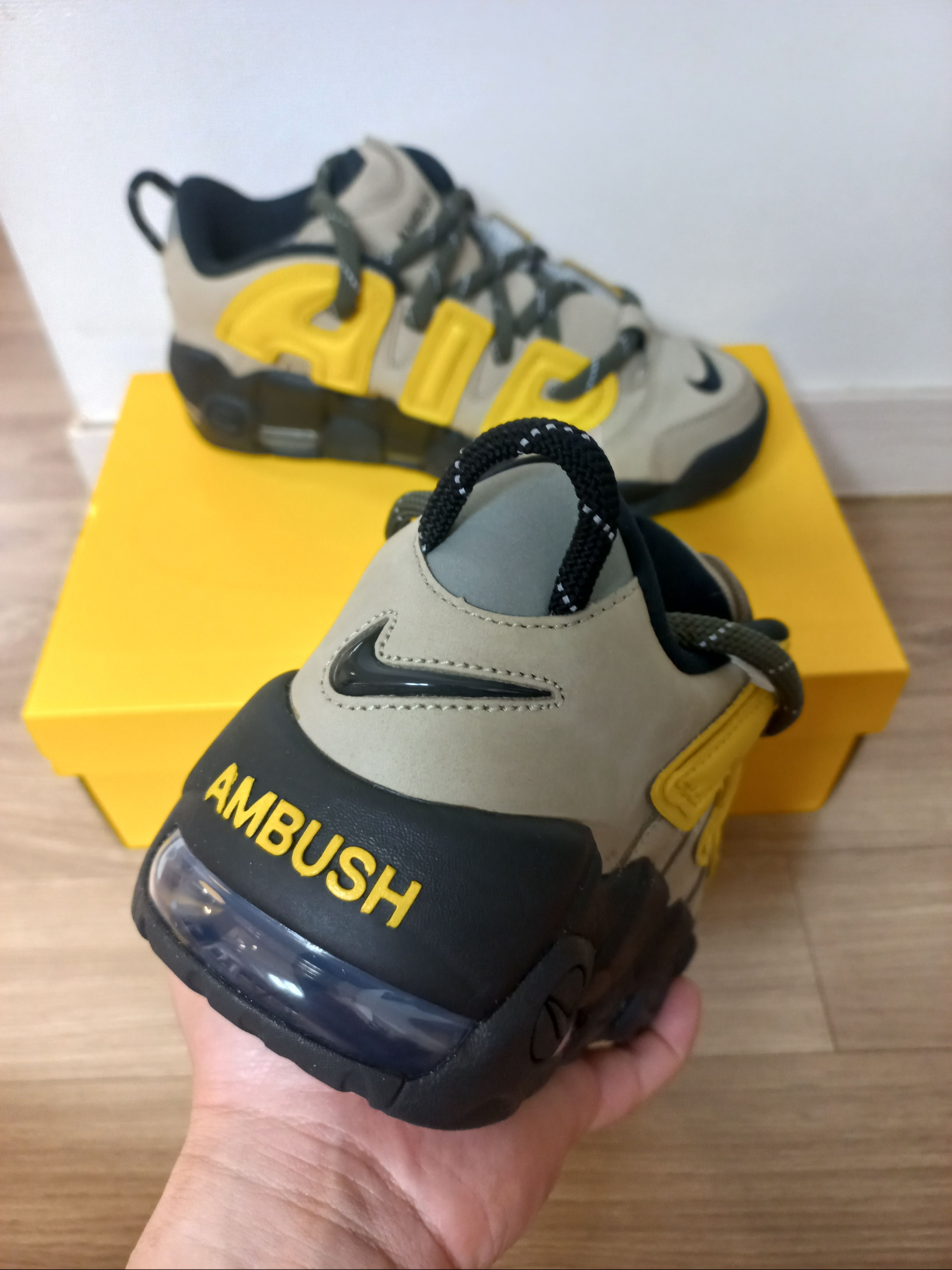 Nike x Ambush Air More Uptempo Low Vivid Sulfur and Limestone 착용 스타일 - 2