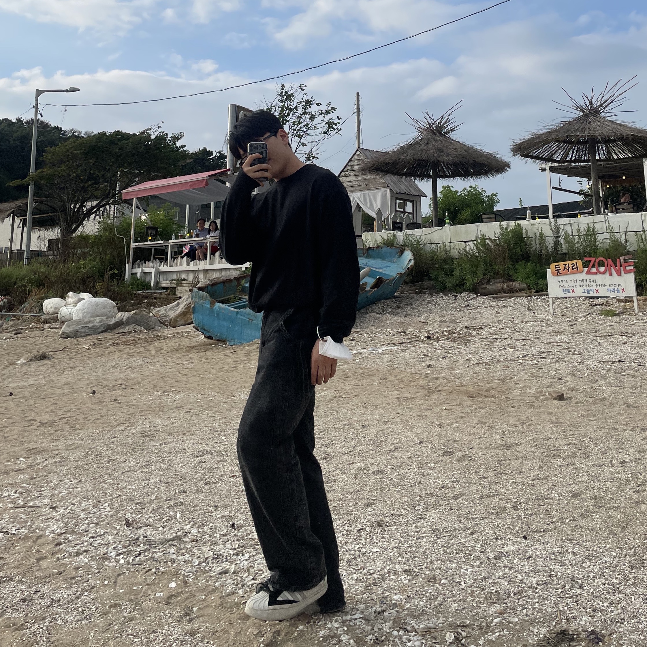 Zara x Ader Error Slit Jeans Black, Y-3 Yohji Pro White Black Grey 착용 스타일 - 1
