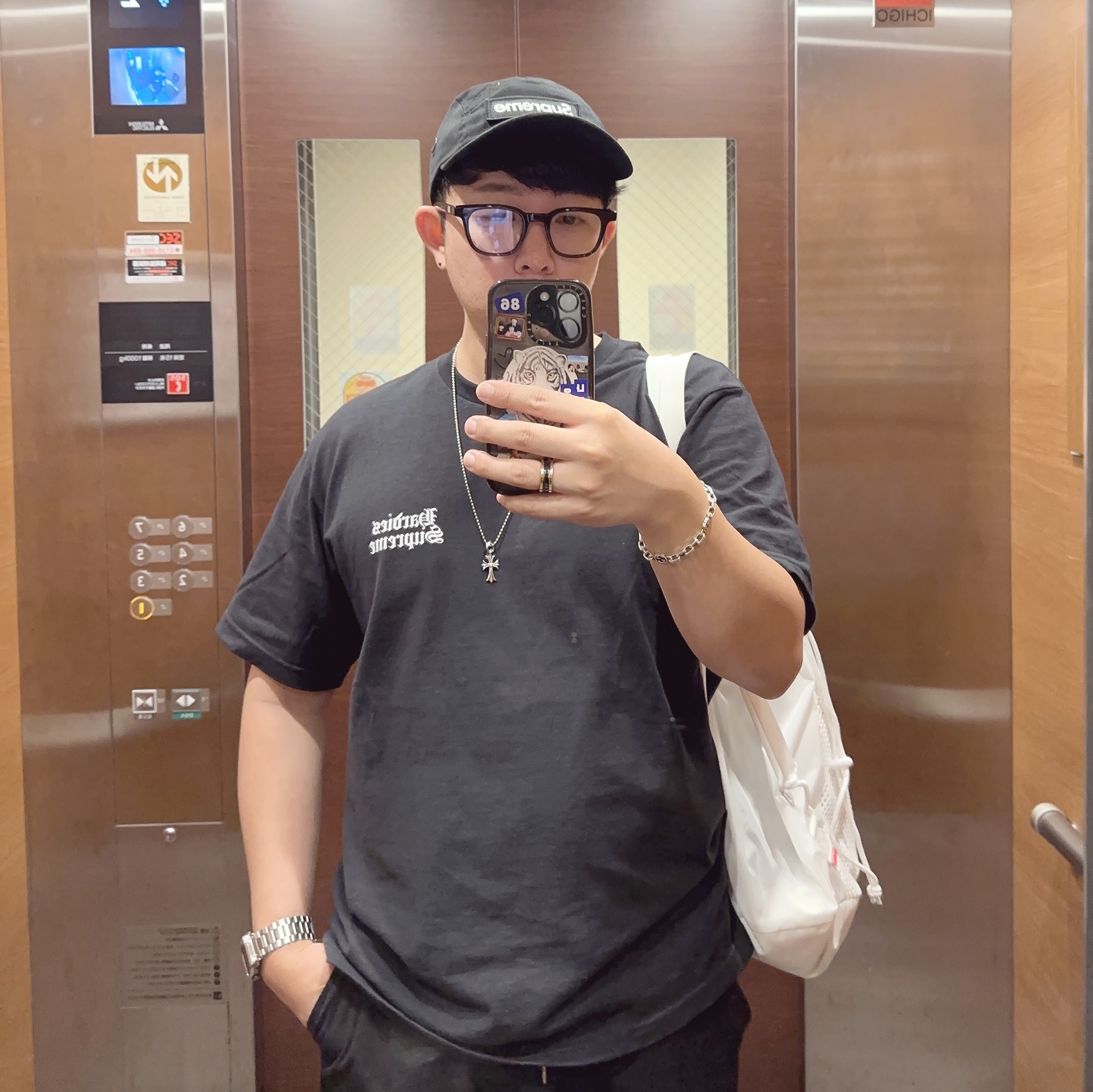 Supreme x Hardies Dog T-Shirt Black - 23SS, Supreme Military Camp Cap Black - 22SS 착용 스타일