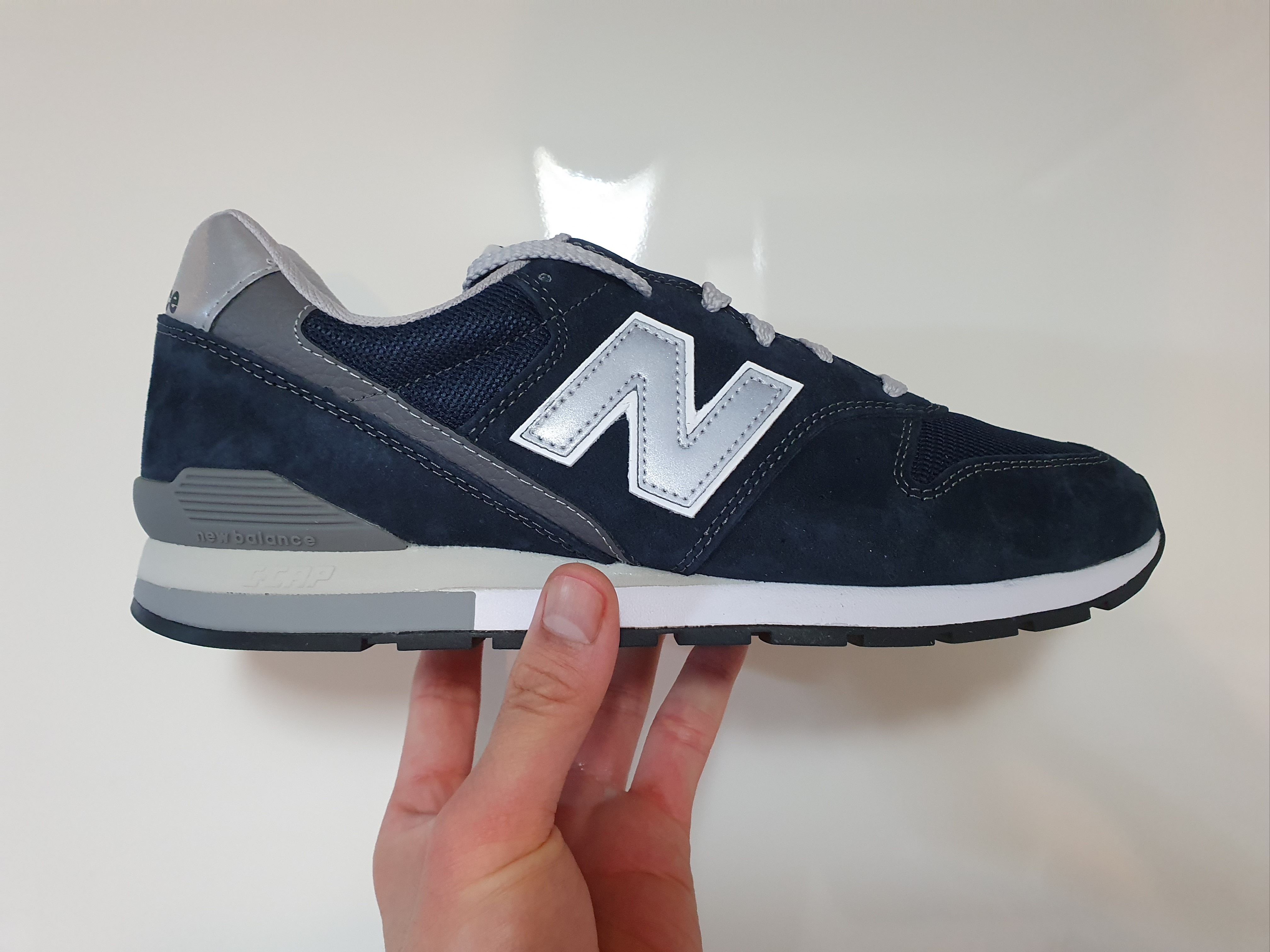 New Balance 996 Navy Silver 착용 스타일