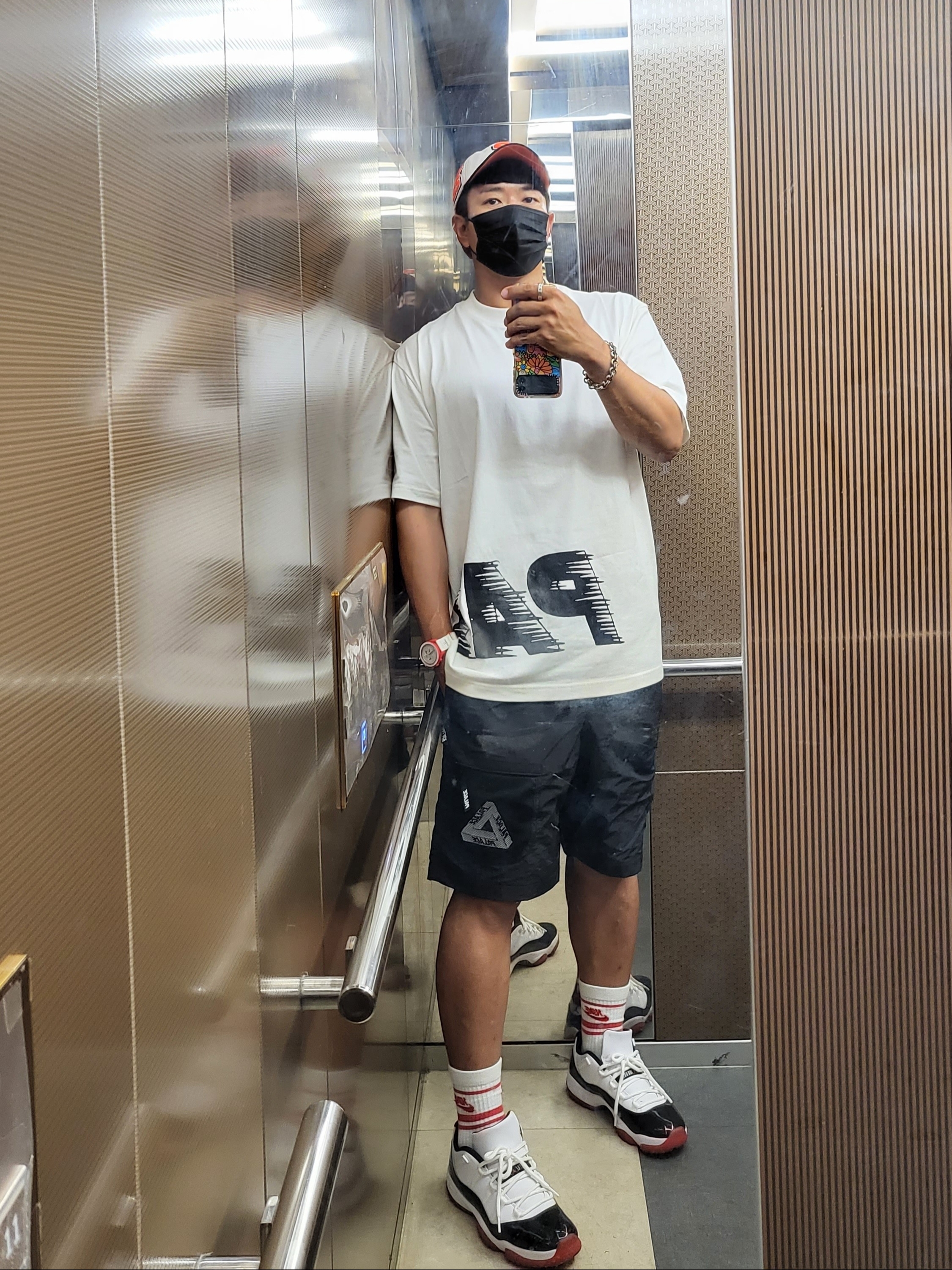 Palace Varsity Chenille 6-Panel White - 22FW, Palace Cripstop Grid Shorts Black - 22SS 착용 스타일