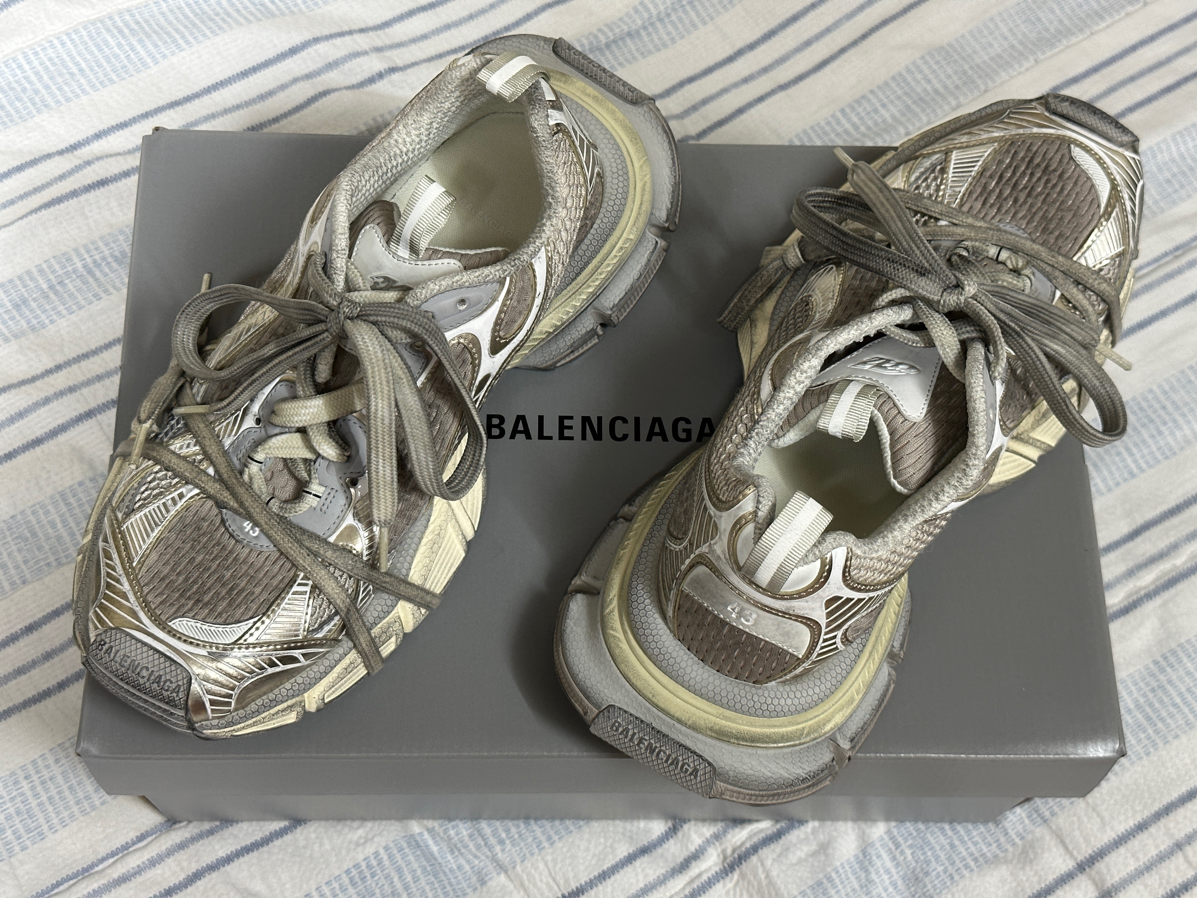 Balenciaga 3XL Sneakers Light Beige 착용 스타일
