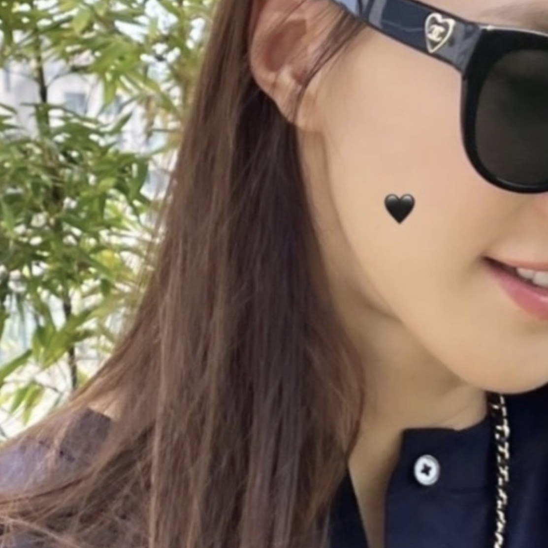 Chanel Butterfly Sunglasses Acetate & Black Frame Grey Lenses Asian Fit 착용 스타일 - 2