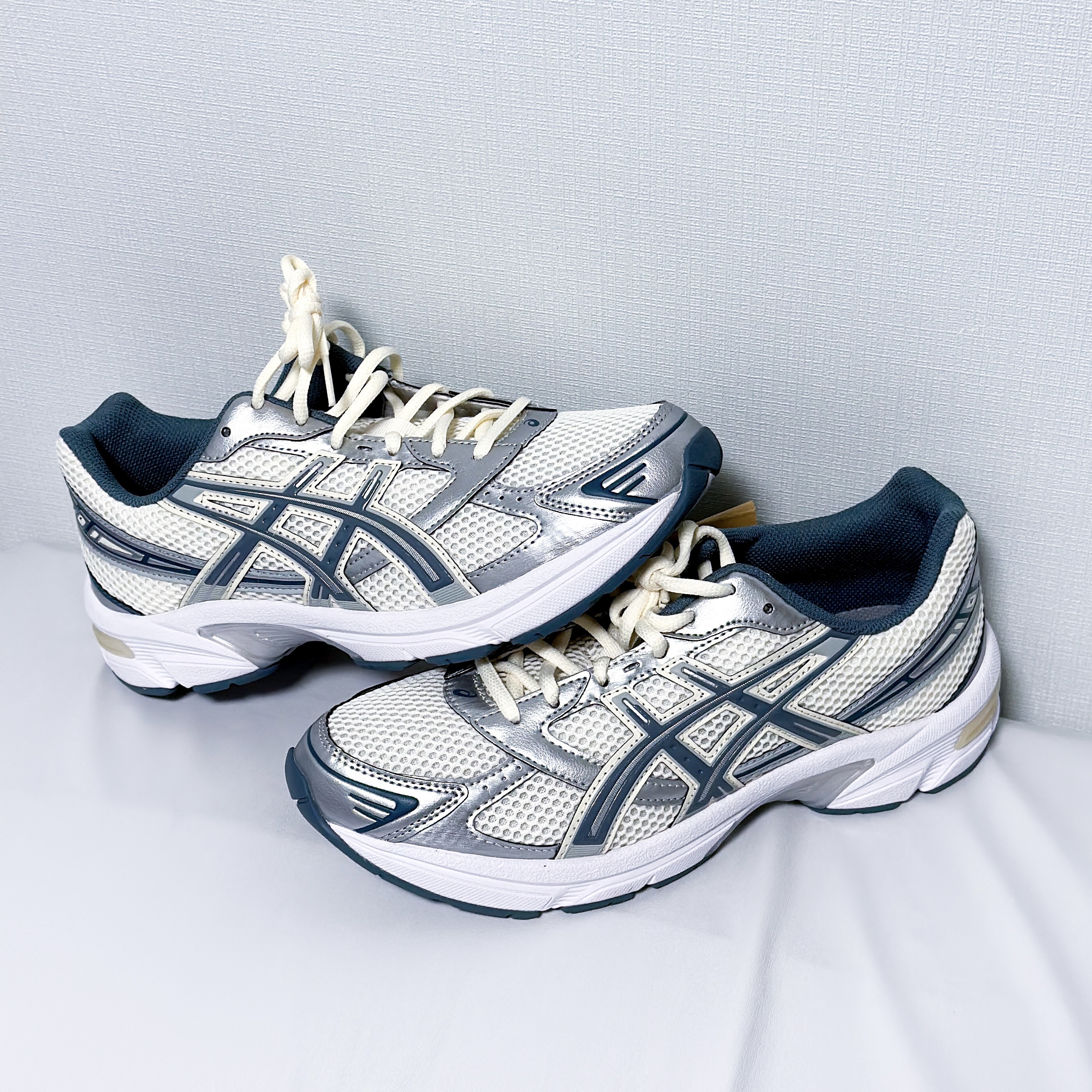 Asics Gel-1130 Cream Ironclad 착용 스타일