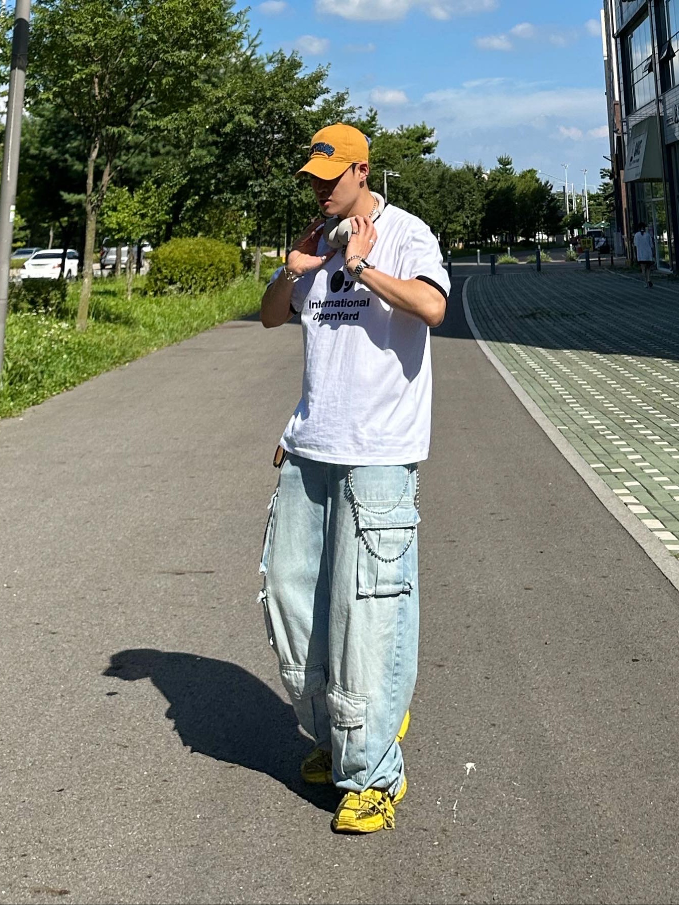 Balenciaga 3XL Sneakers Yellow Black 착용 스타일 - 2
