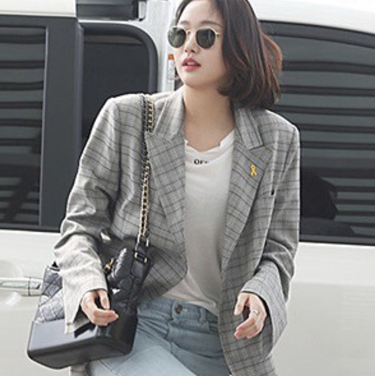 Chanel Gabrielle Small Hobo Bag Aged Calfskin & Gold Black 착용 스타일
