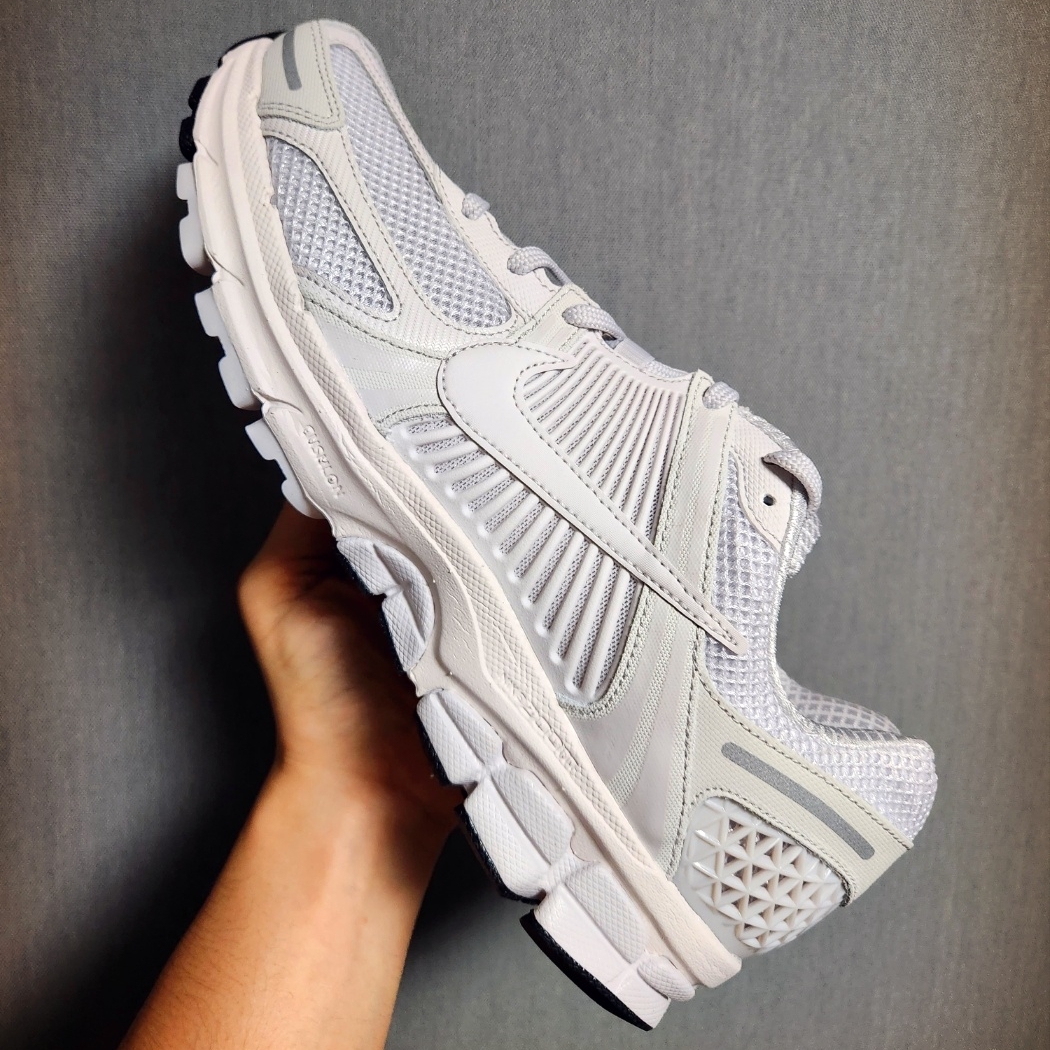 Nike Zoom Vomero 5 SP Vast Grey 2023 착용 스타일 - 2