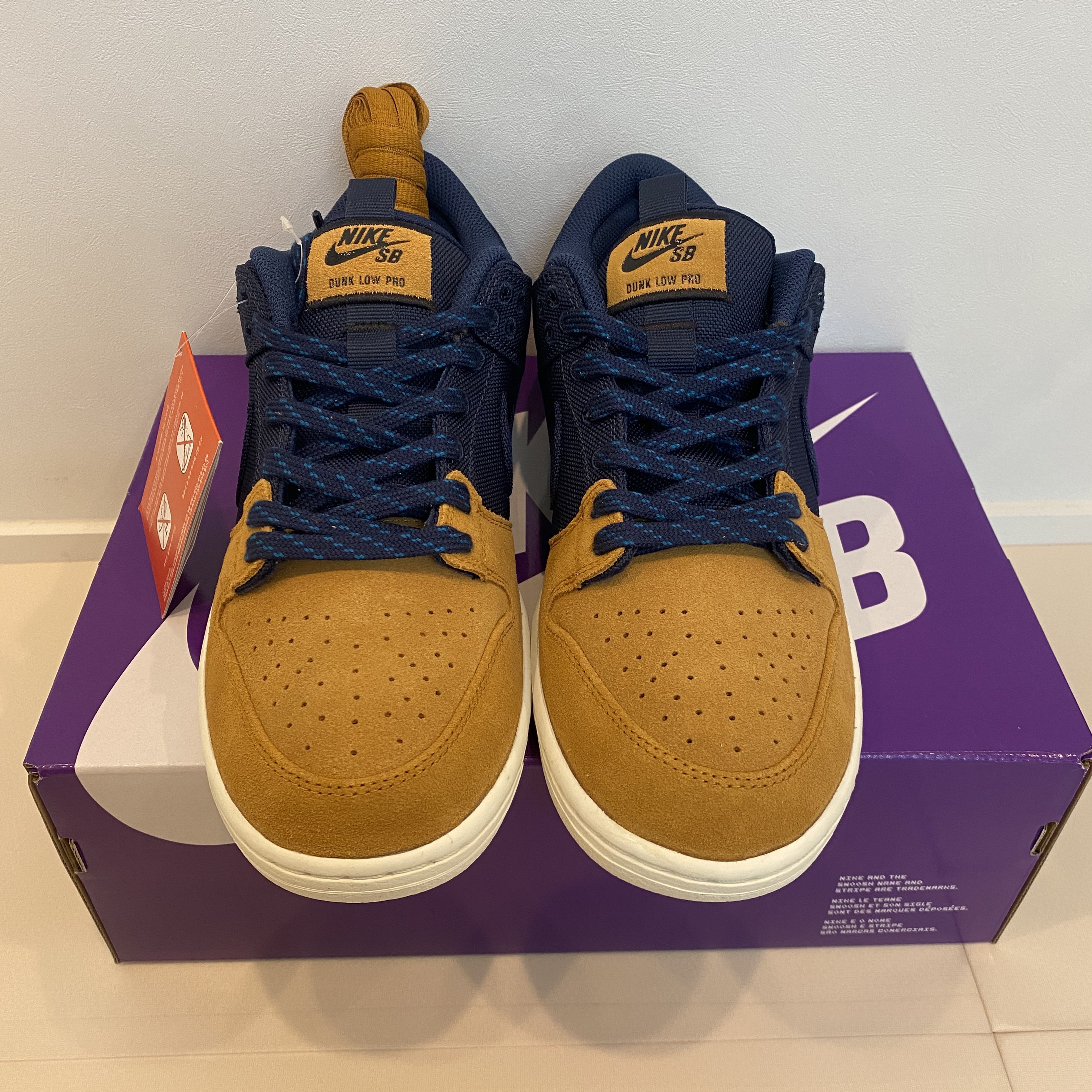 Nike SB Dunk Low Pro Premium Desert Ochre and Midnight Navy 착용 스타일 - 1