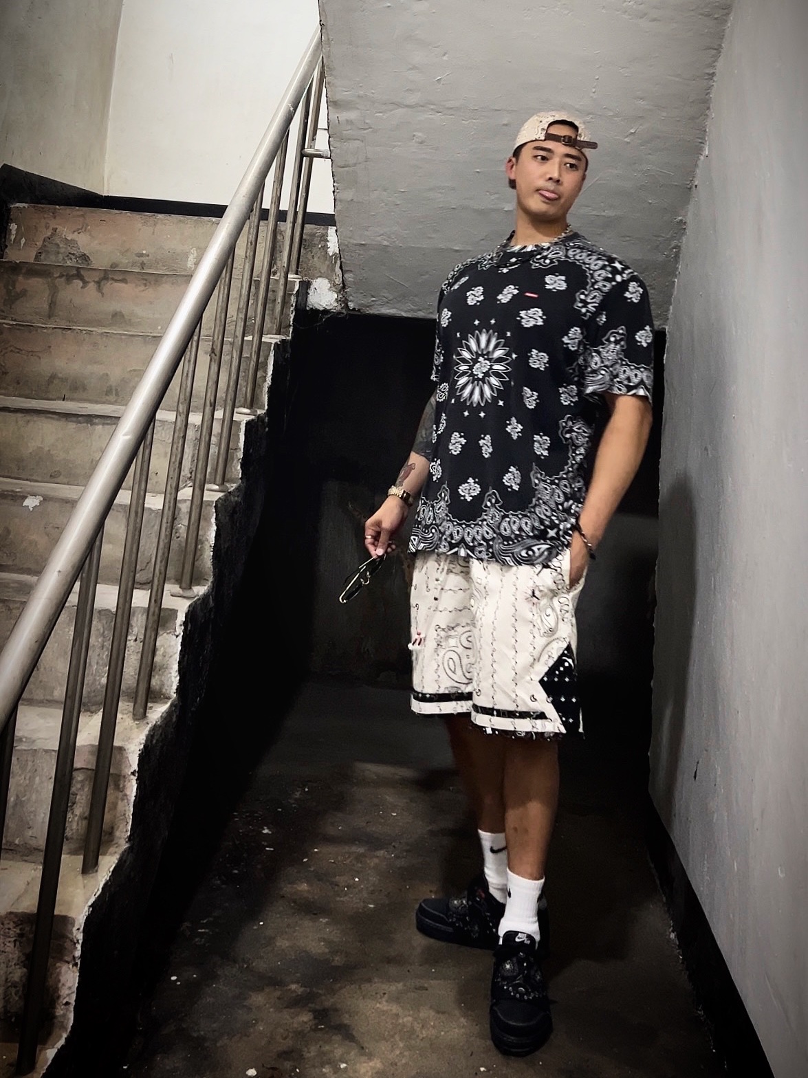 Supreme Bandana Camp Cap Tan - 21SS, Jordan x Travis Scott Shorts Light Iron Ore - US/EU 착용 스타일 - 1